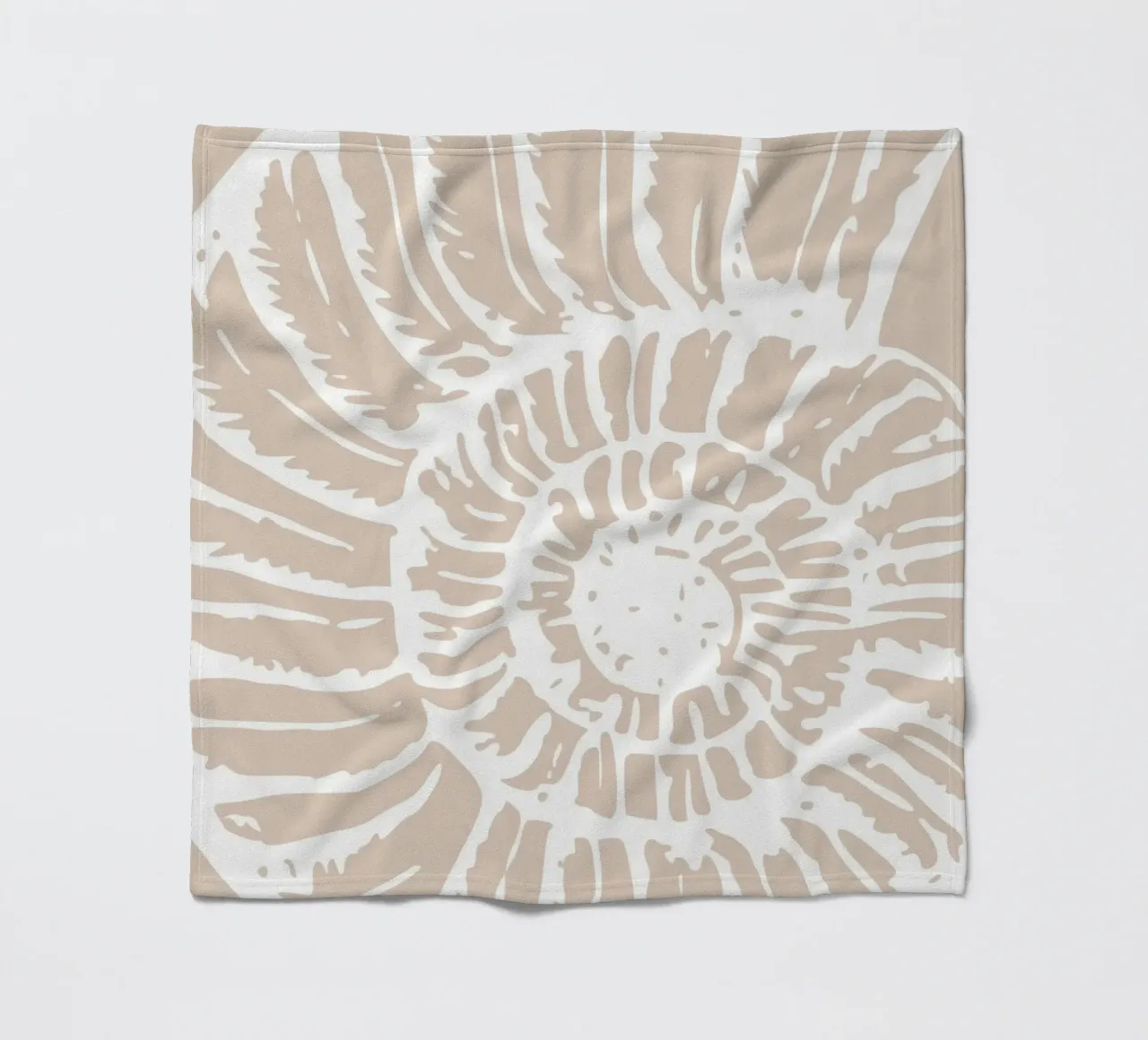 Nautilus Muschel Beige Druck - Minimalistische Ozean Kunst Fleecedecke von ClubArt