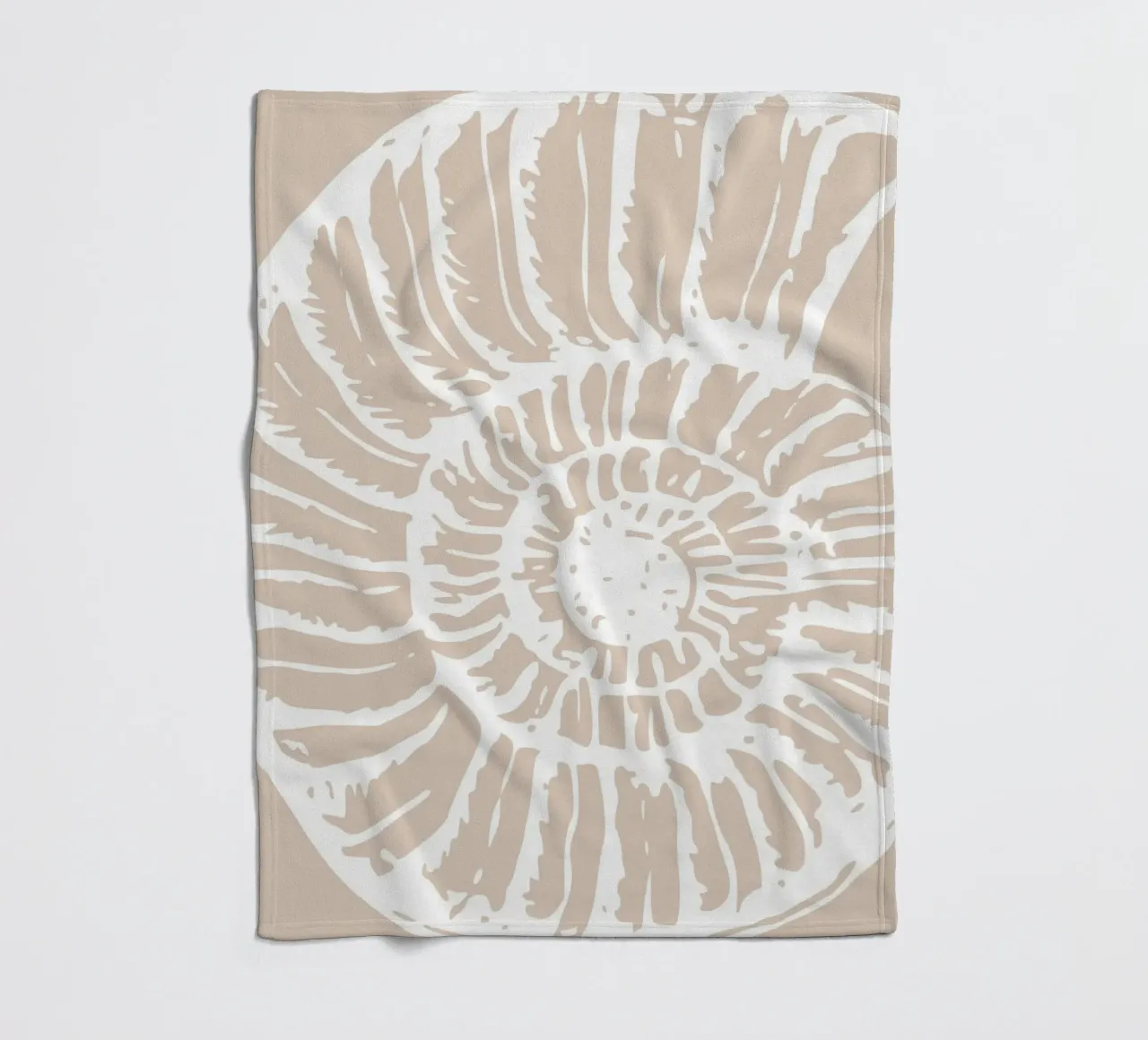 Nautilus Muschel Beige Druck - Minimalistische Ozean Kunst Fleecedecke von ClubArt