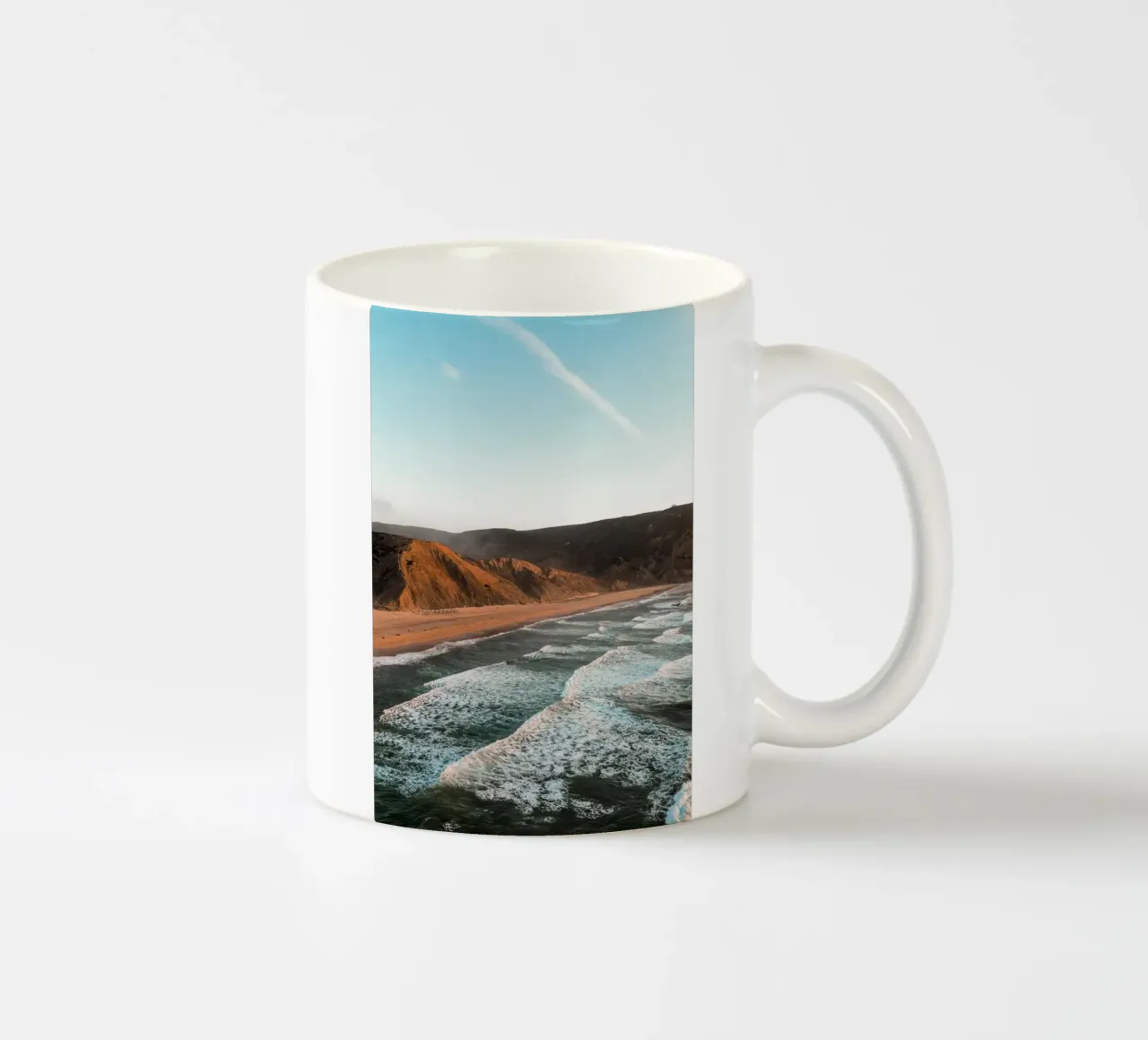 Algarve Coastline – I tazza in ceramica da Thilo Grøsch
