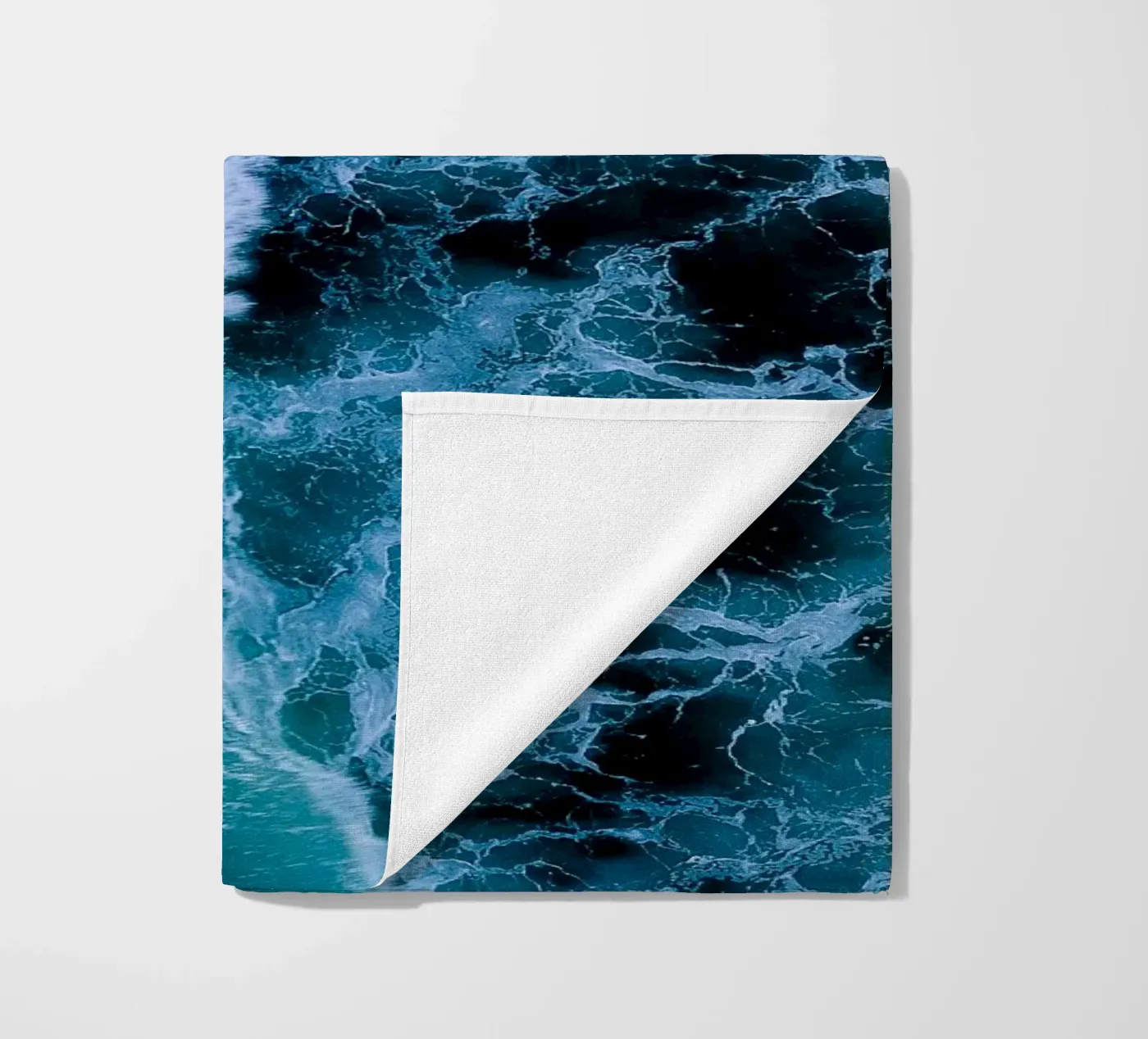 Waves Strandtuch von Thilo Grøsch