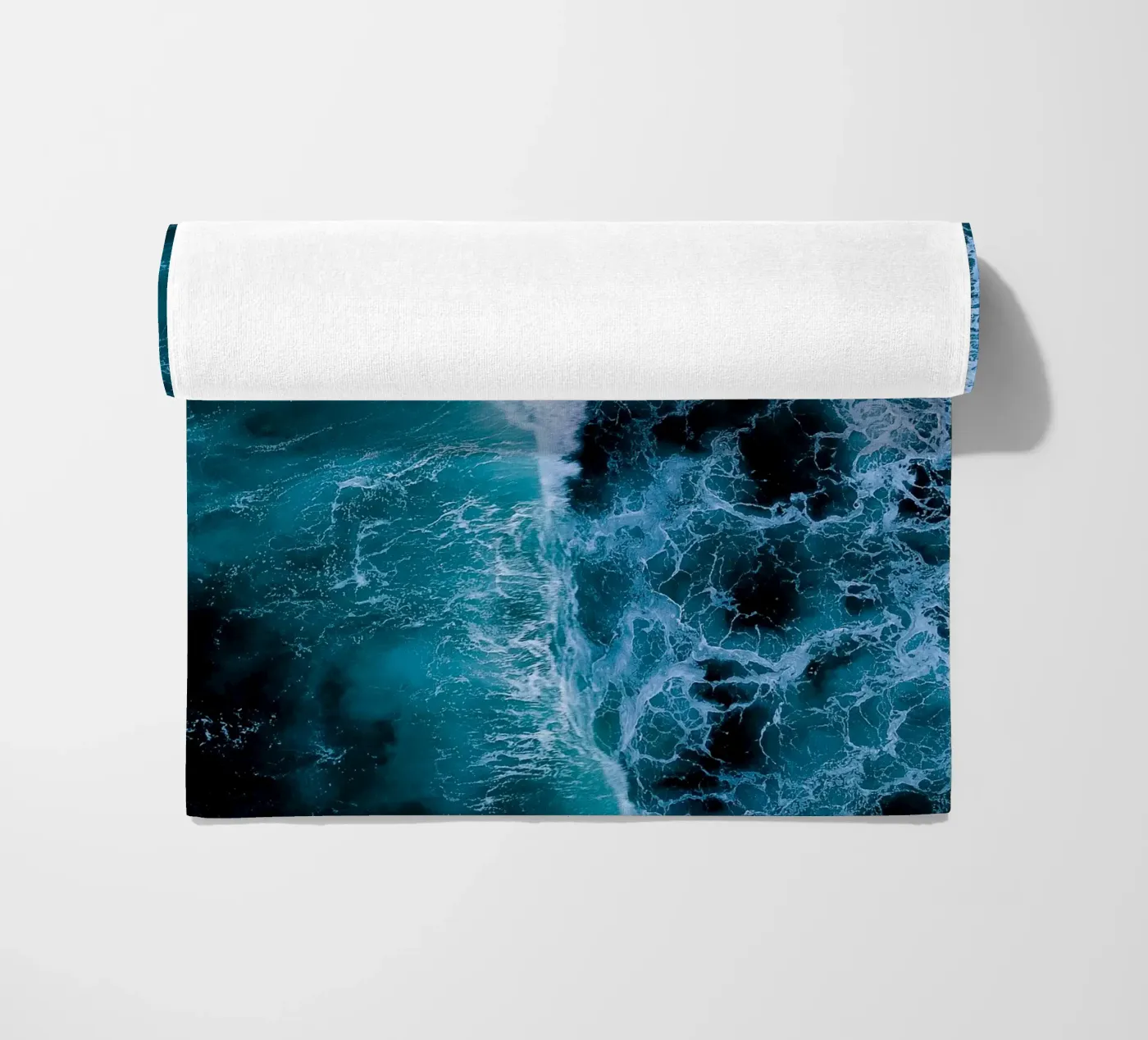 Waves Strandtuch von Thilo Grøsch
