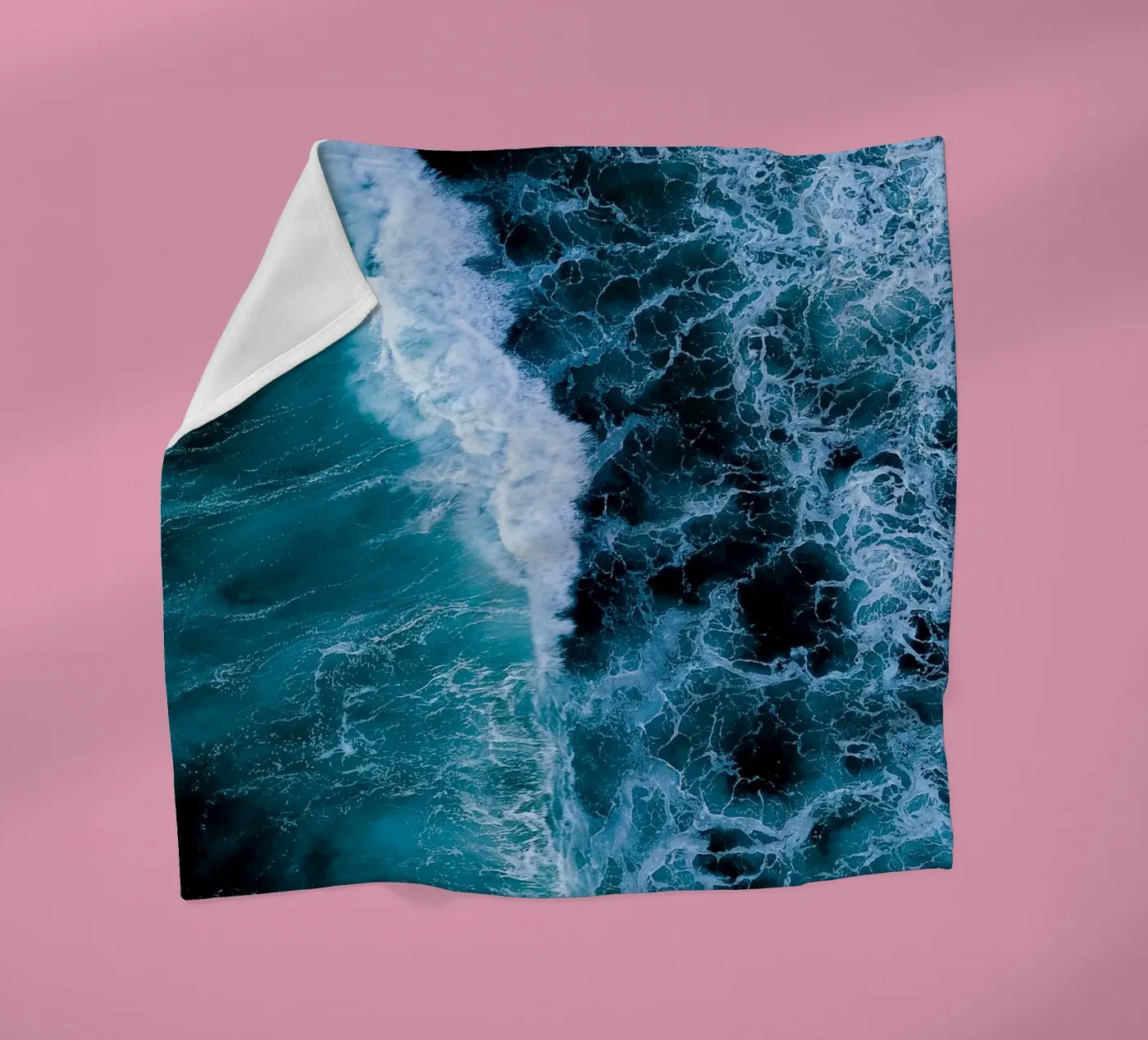Waves fleece blanket by Thilo Grøsch