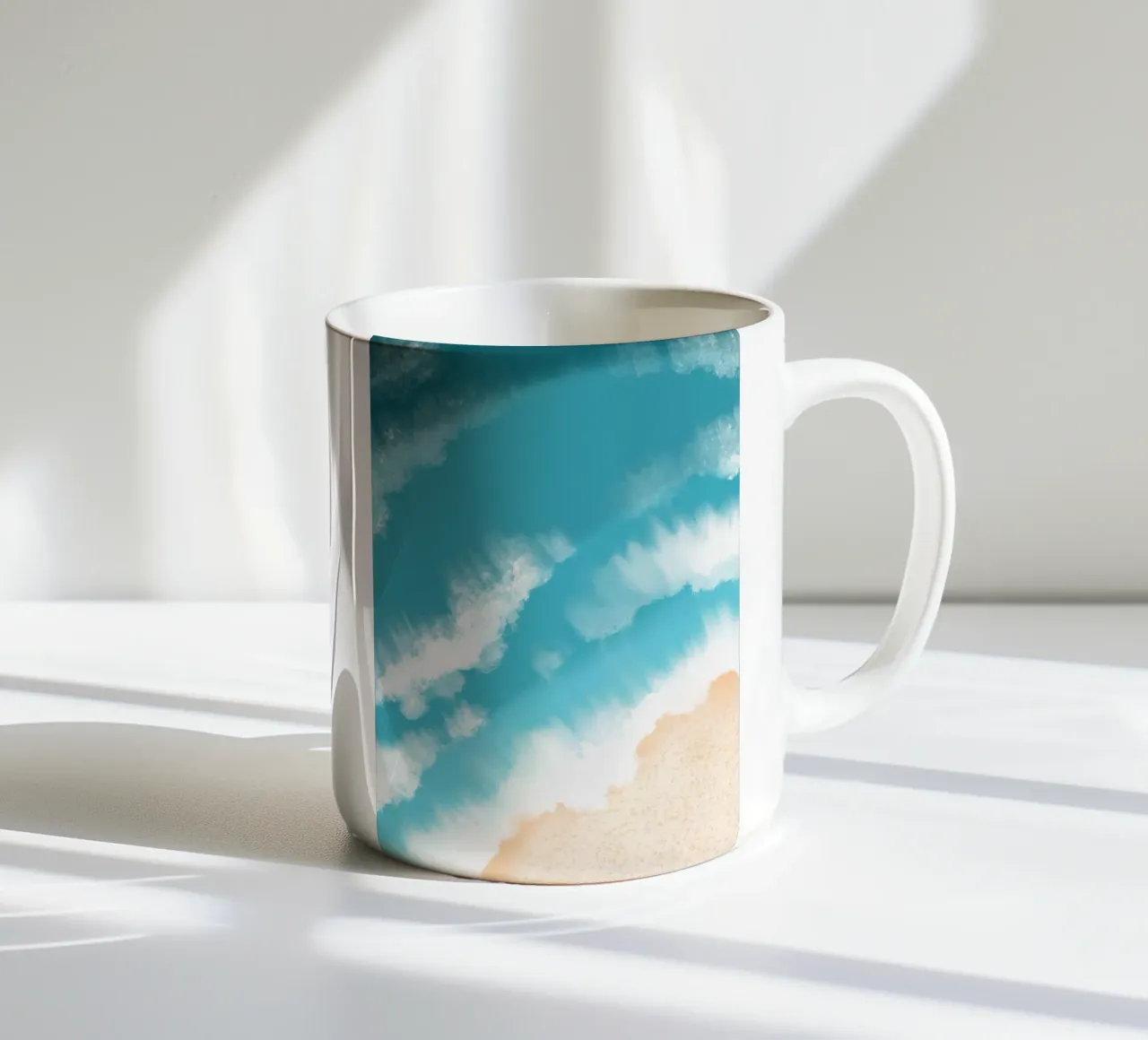 Impression d'art "Aerial Beach Waves" - Vue côtière de l'océan mug en céramique de ClubArt