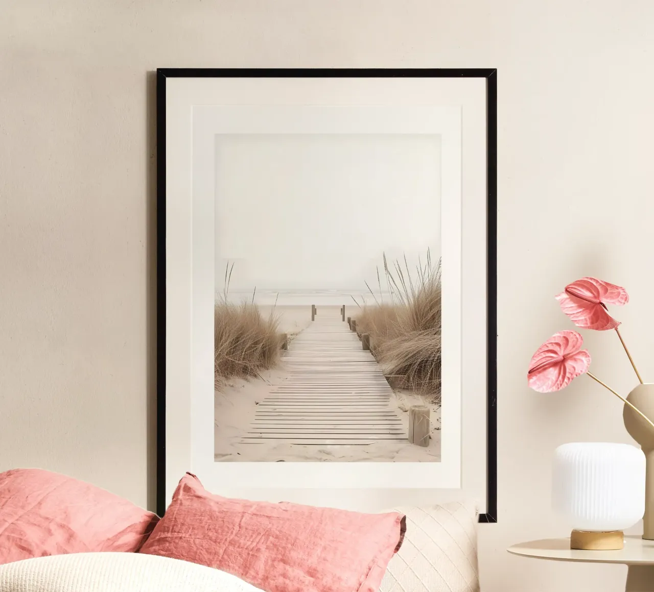 Serene Beach Boardwalk Print - Minimalist Coastal Path (Chemin côtier minimaliste) hahnemühle de ClubArt
