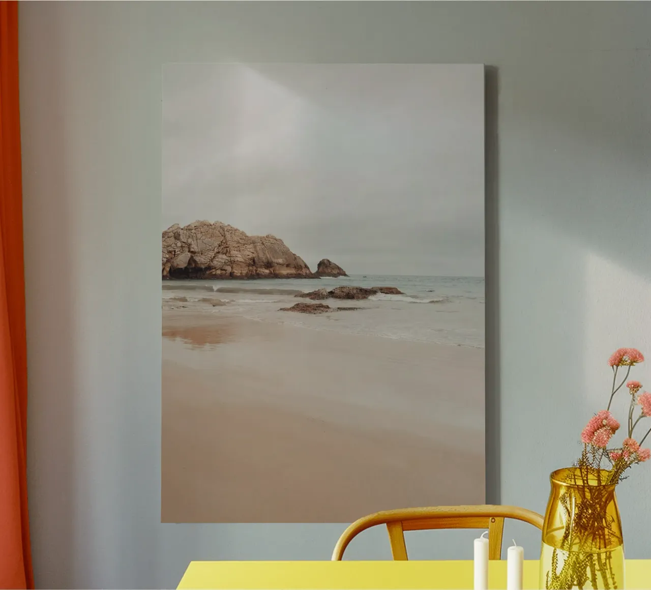 Mistig kuststrand met rotsen - Serene zeegezicht kunst canvas van ClubArt