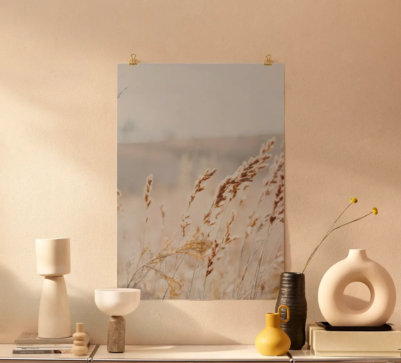 Hierba dorada de pradera - Impresión de paisaje natural sereno poster con marco de aluminio de ClubArt