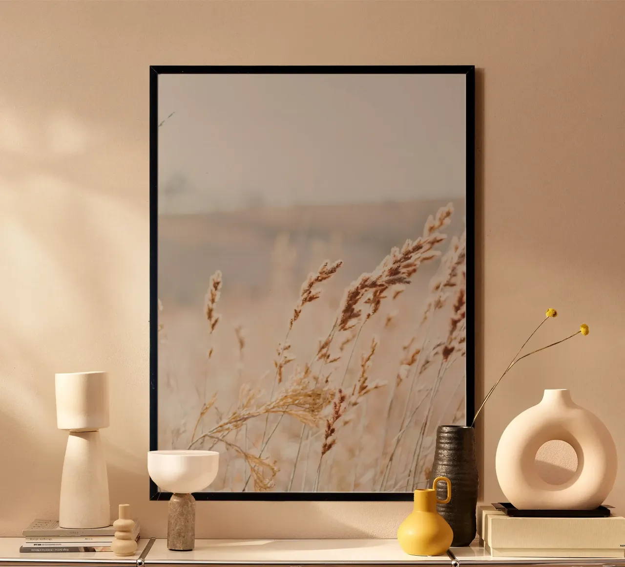 Hierba dorada de pradera - Impresión de paisaje natural sereno poster con marco de aluminio de ClubArt