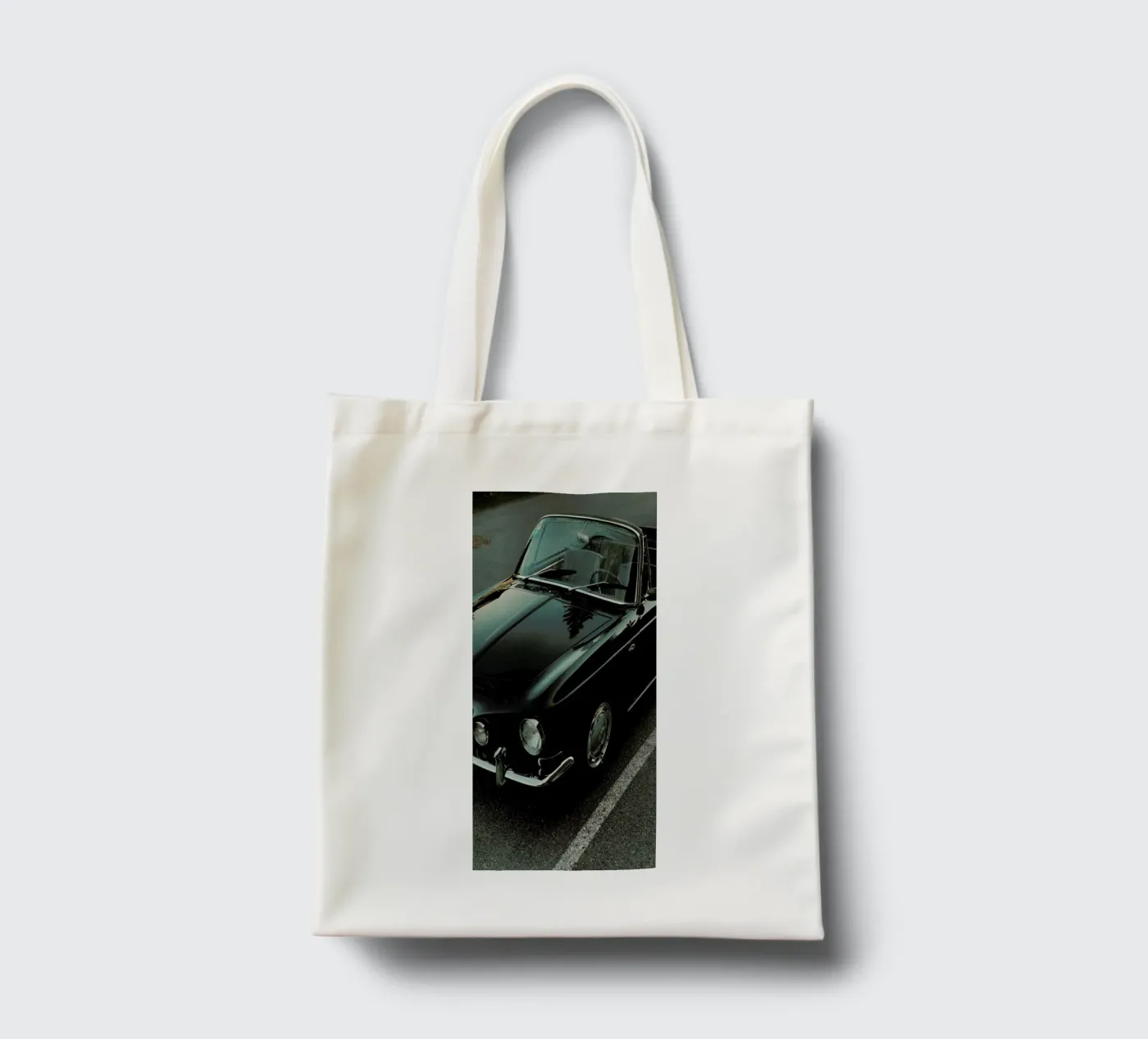 Oldtimer Sundown tote bag by Sebastian Hilgetag