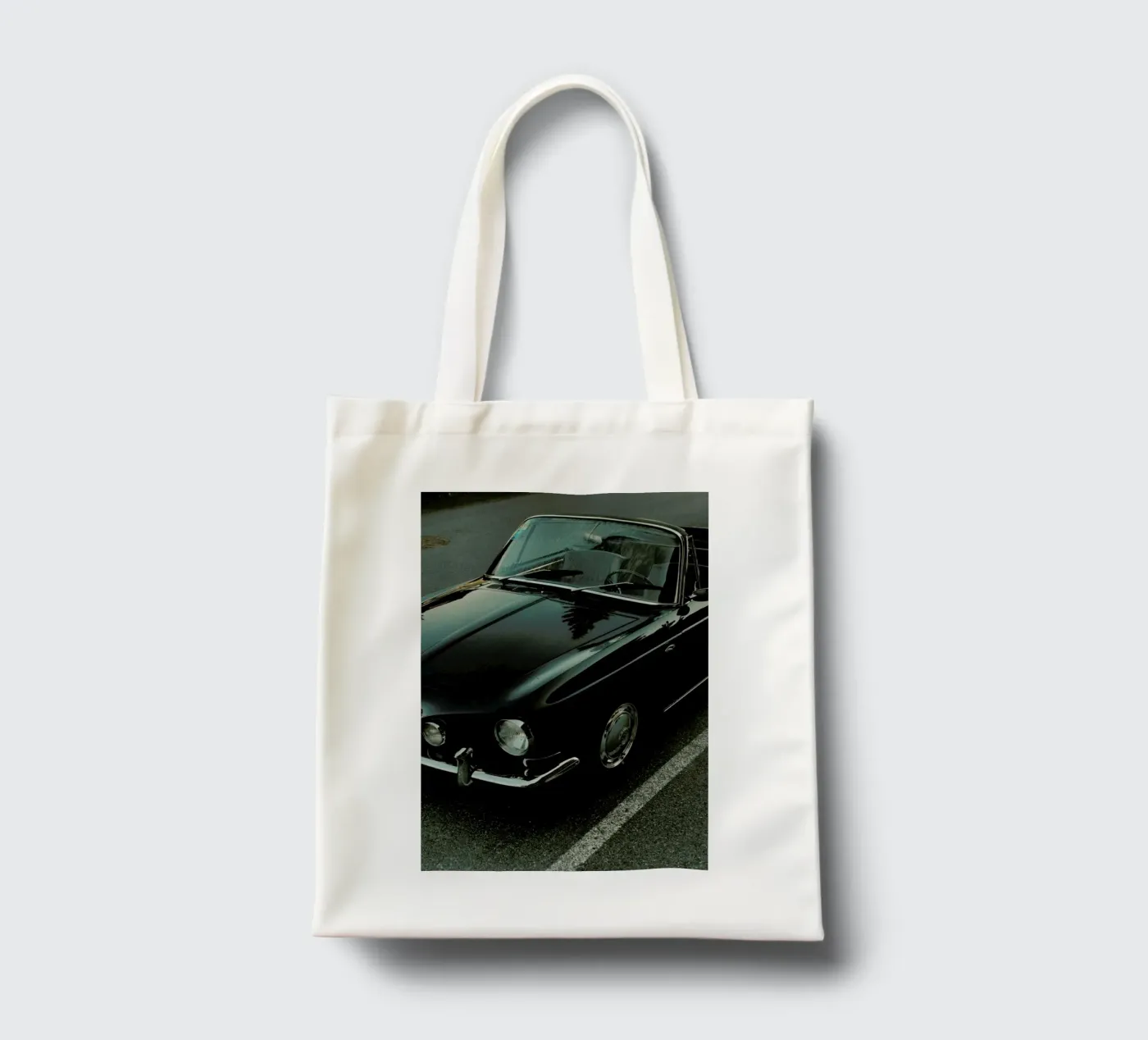 Oldtimer Sundown tote bag by Sebastian Hilgetag