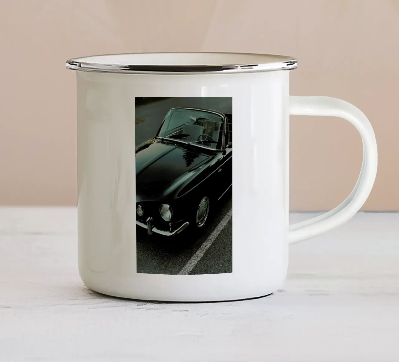 Oldtimer Sundown mug en émail de Sebastian Hilgetag