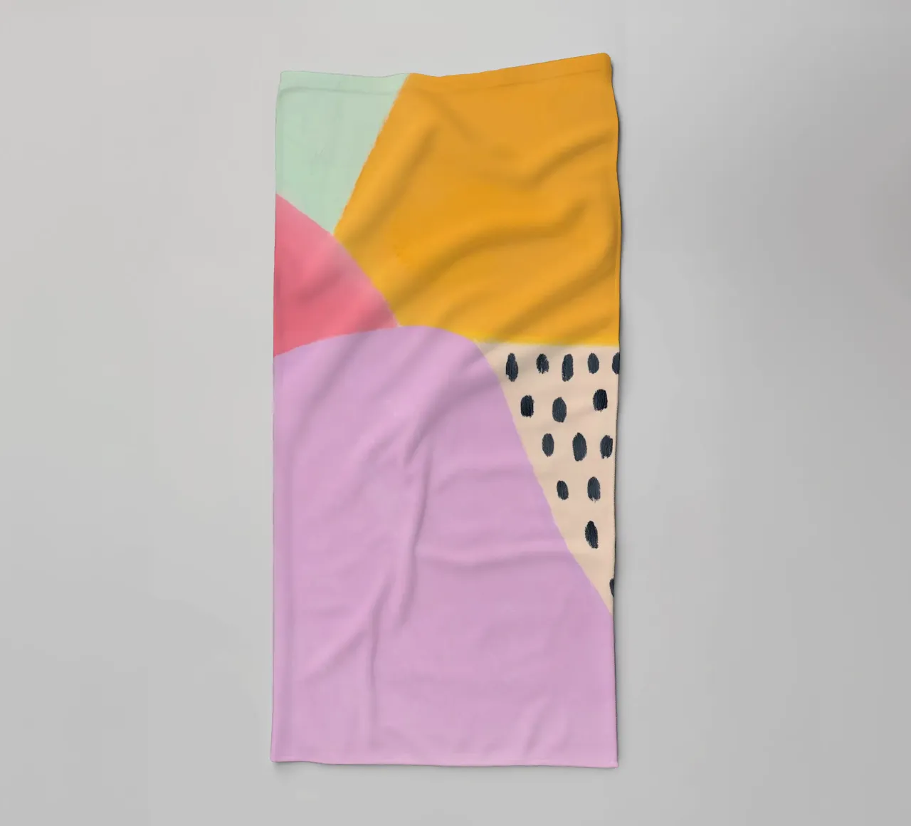 Vrolijke zomerblobs badhanddoek van Carinaprint