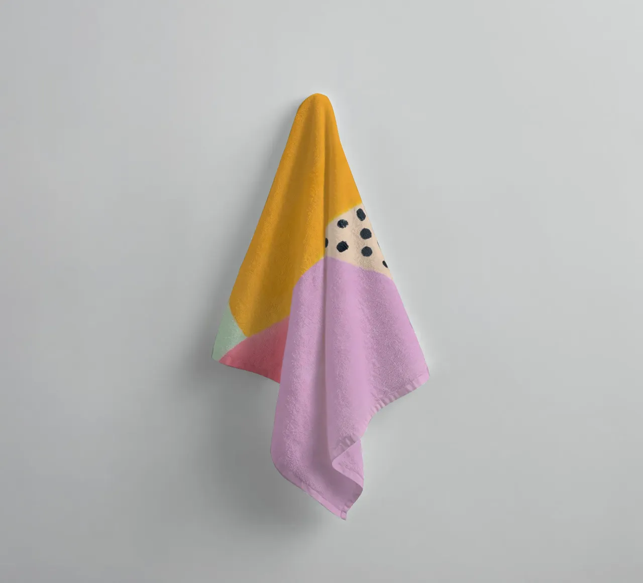 Vrolijke zomerblobs badhanddoek van Carinaprint