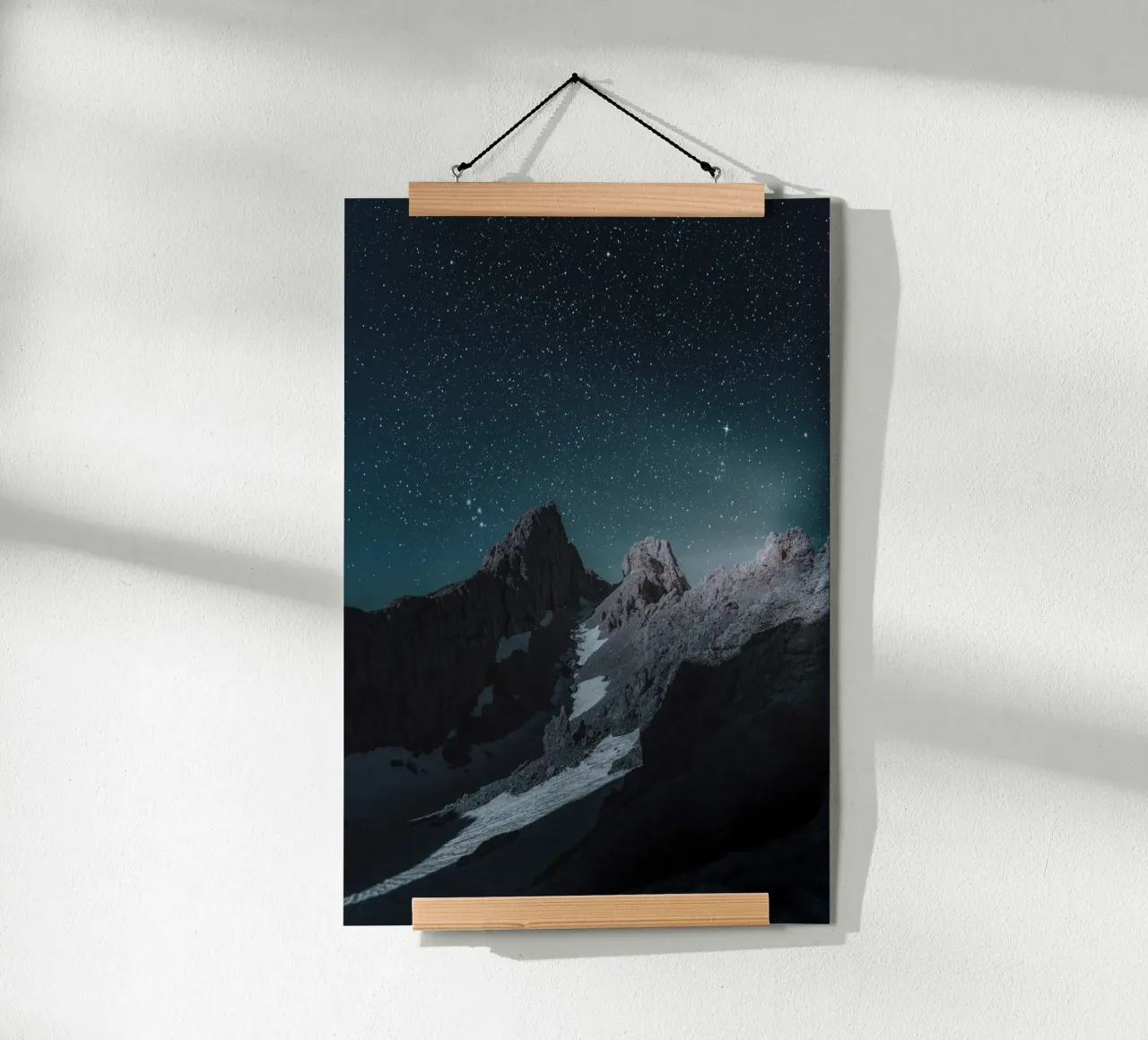 valle al chiaro di luna calma poster con telaio in plastica da space words