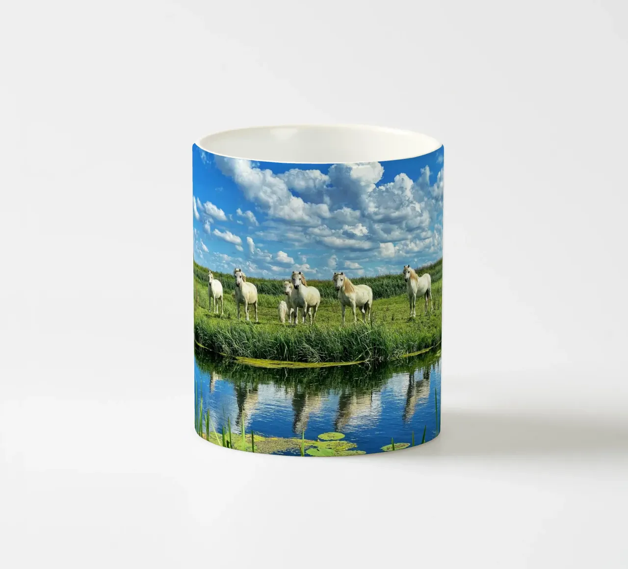 branco di cavalli selvatici tazza in ceramica da Horsire