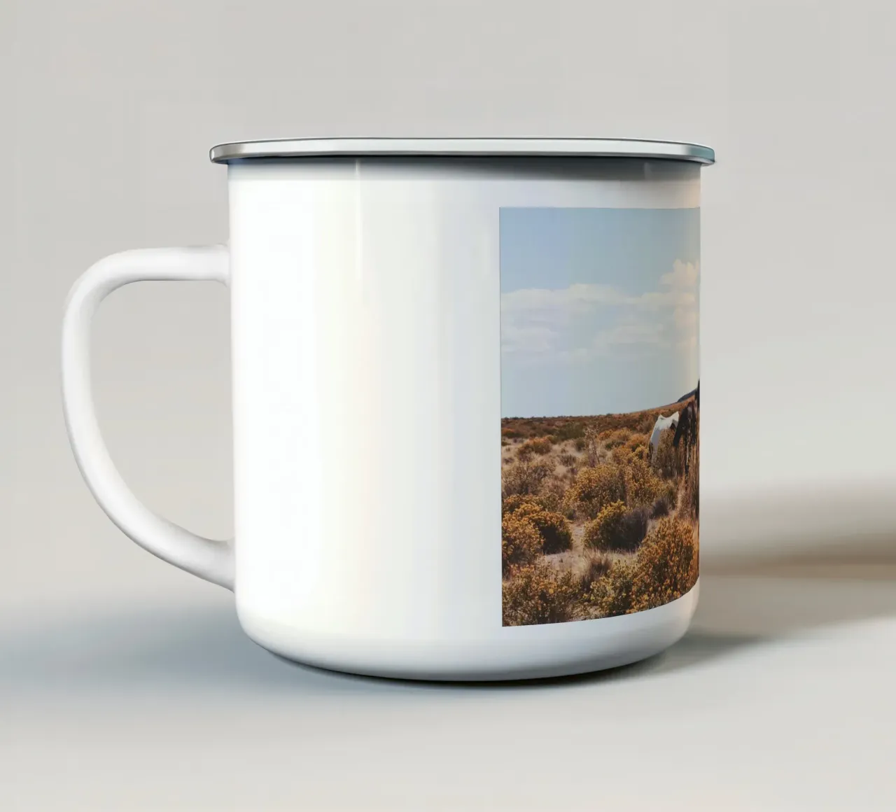 cavalli del deserto erba secca tazza in smalto da Horsire