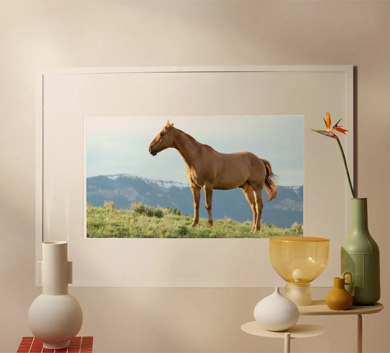 Das Leitpferd steht majestätisch. Poster von Horsire