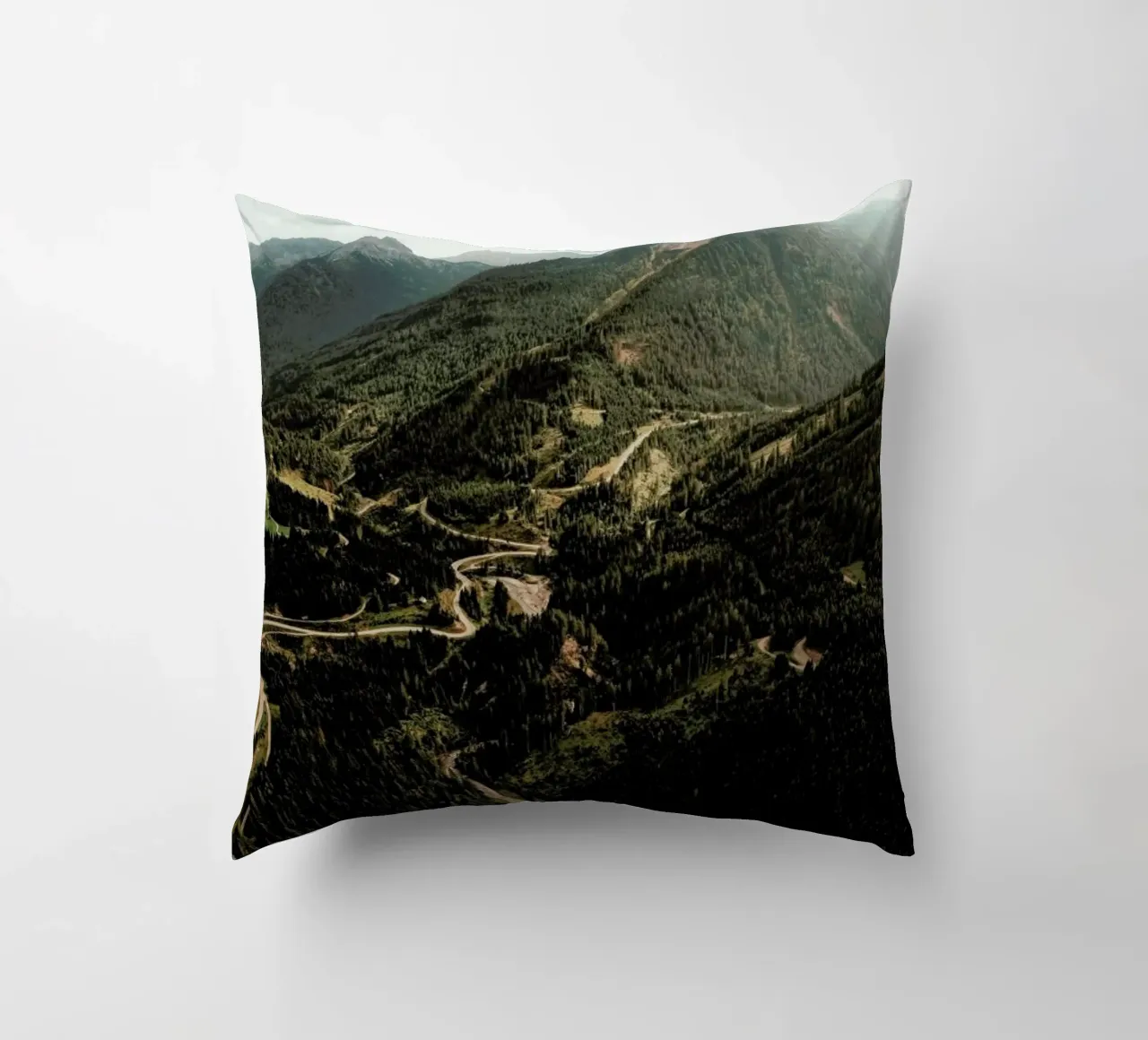 Roadtrip Through The Woods cuscino da Sebastian Hilgetag