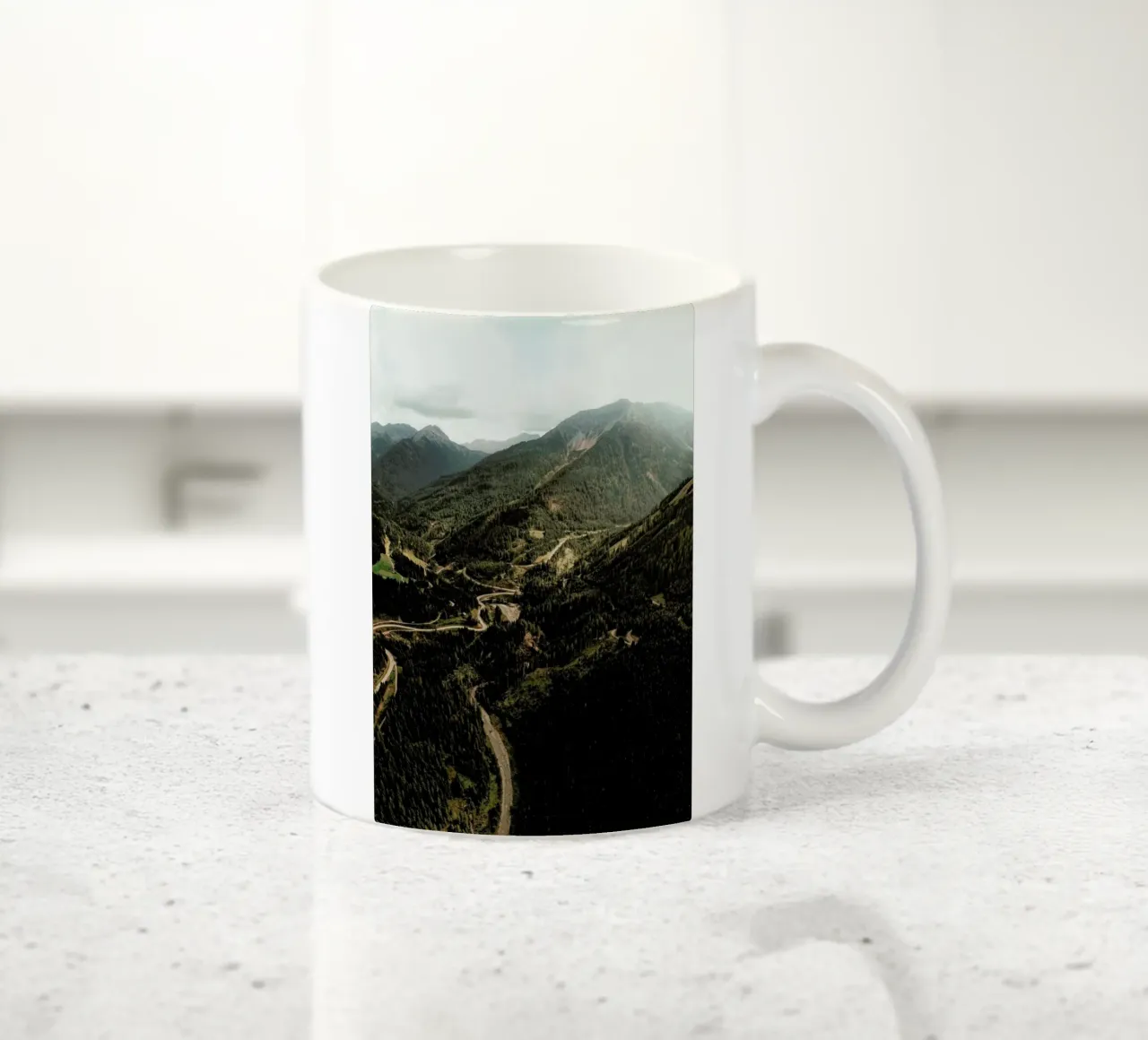 Roadtrip Through The Woods tazza in ceramica da Sebastian Hilgetag