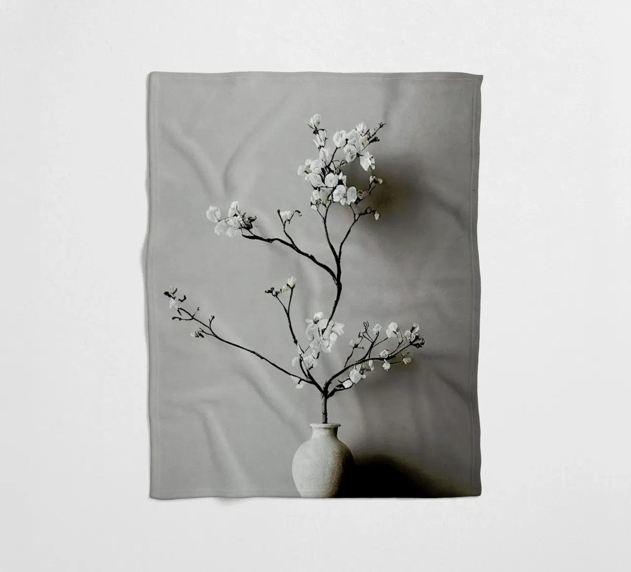 Branch with Blossoms coperta in pile da treechild