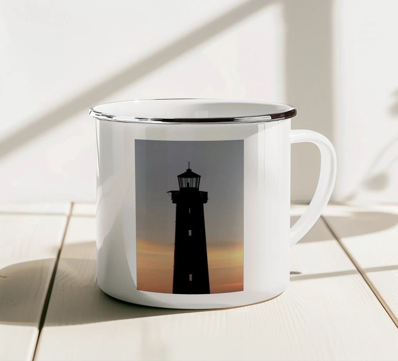 The Perfect Ocean View From The Lighthouse tazza in smalto da Studio Nahili