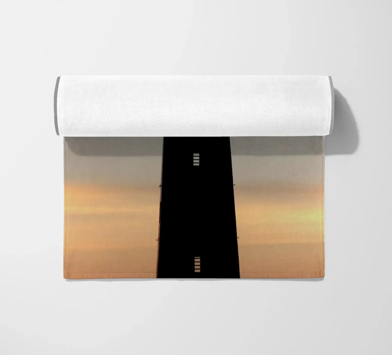 The Perfect Ocean View From The Lighthouse telo mare da Studio Nahili