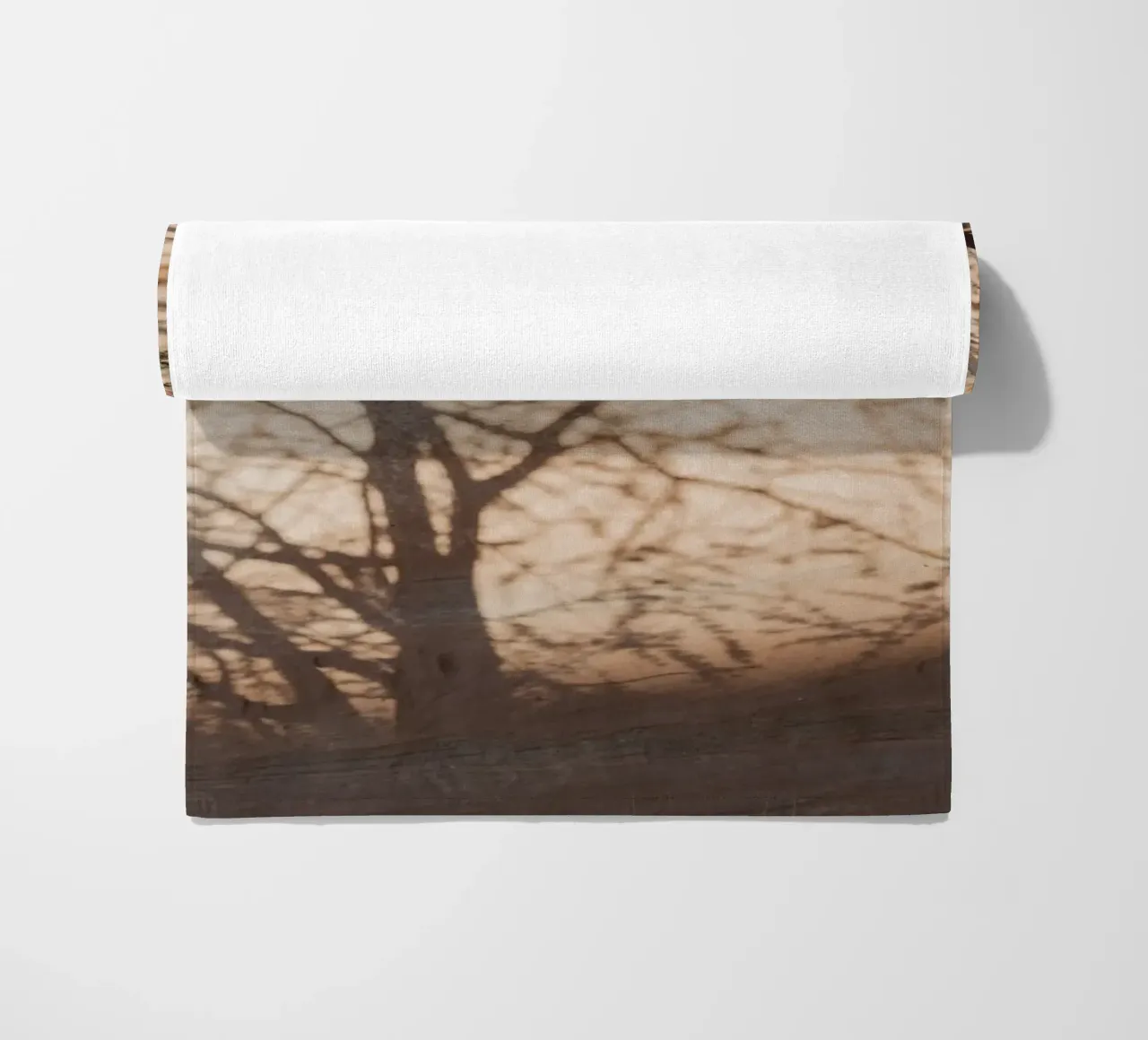 A rock, a tree and shadow telo mare da photolovers