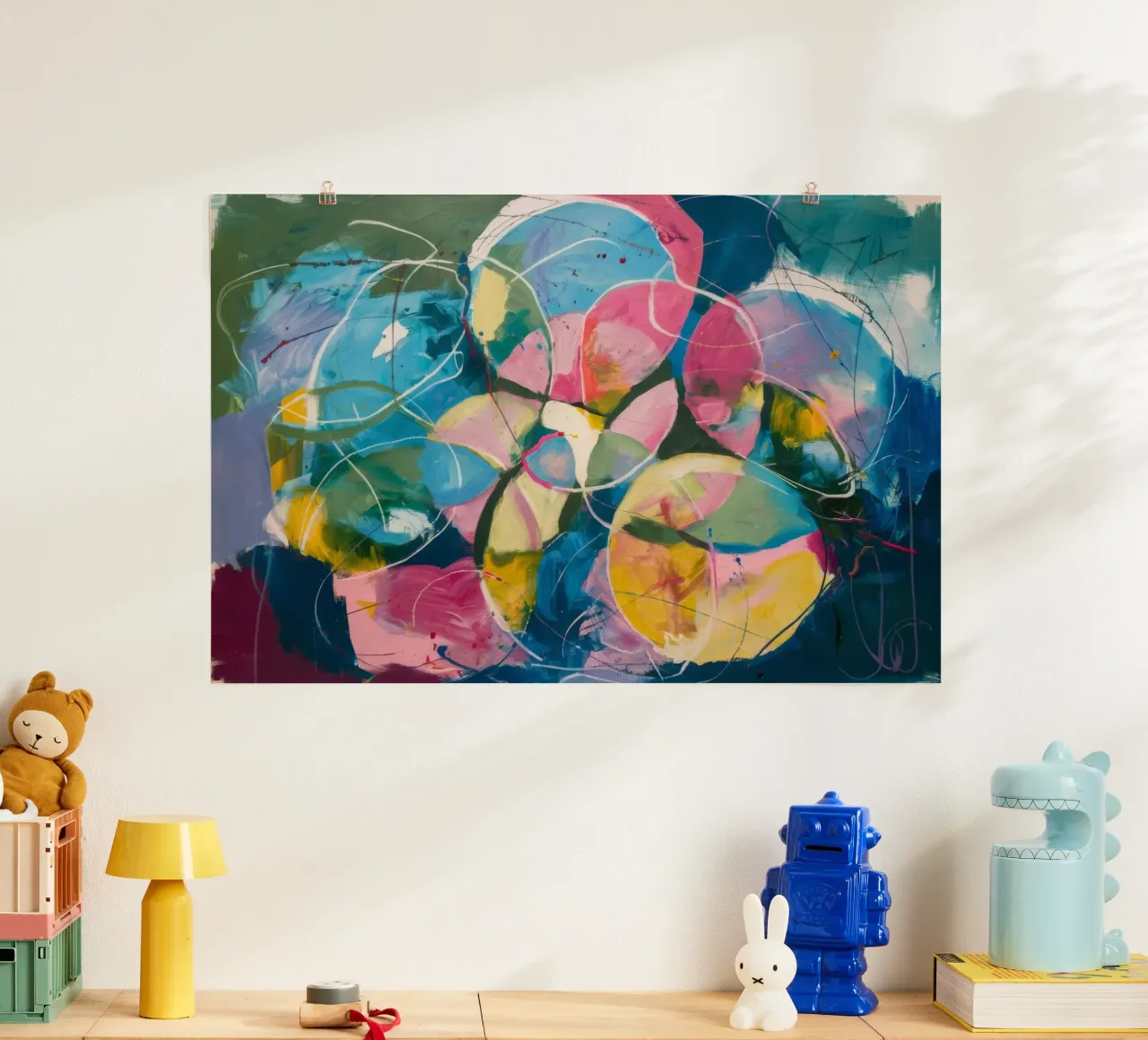Vortice di fiori celesti poster con telaio in plastica da Dream Spectrum