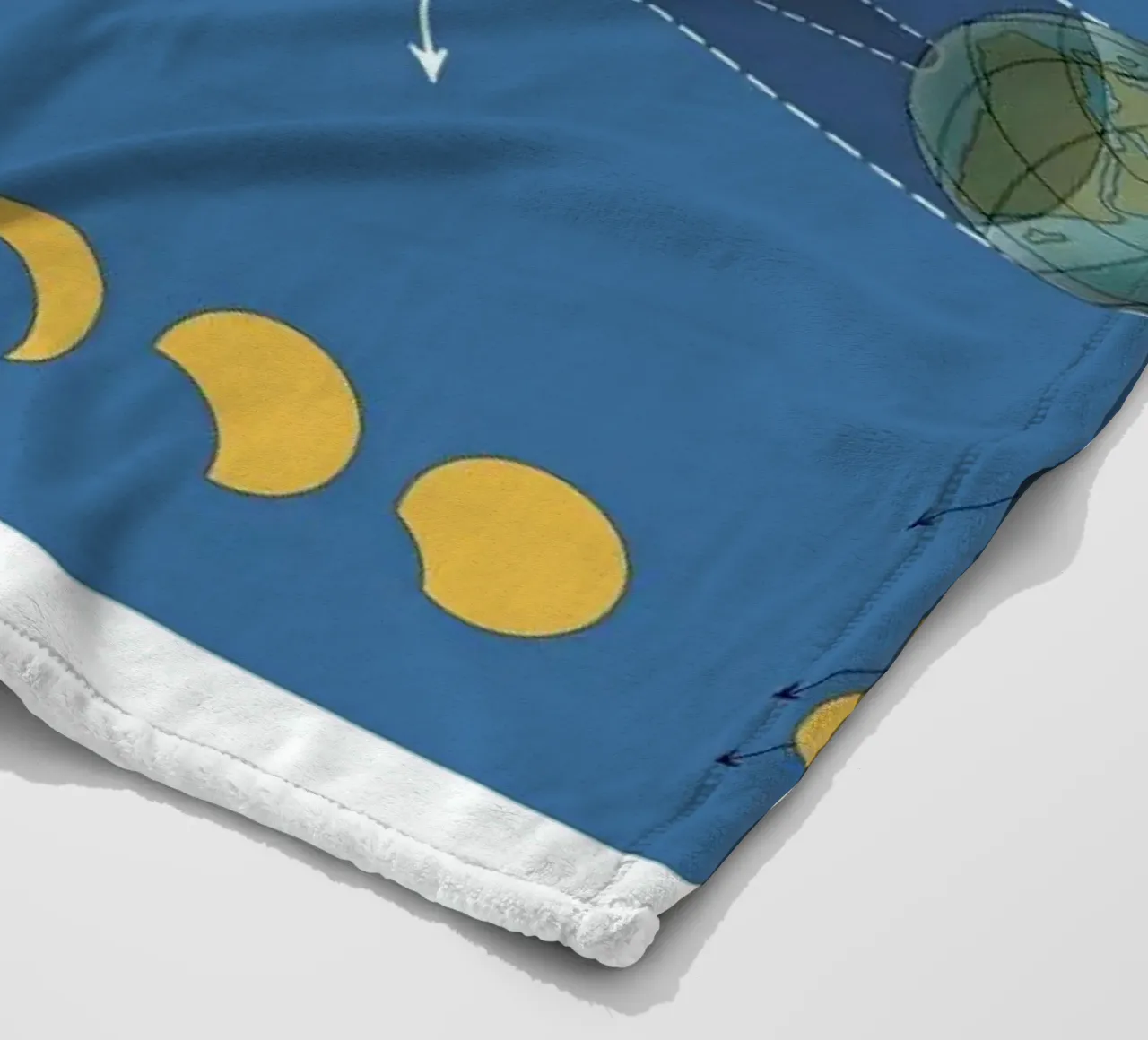 Solar Eclipse Fleecedecke von Astër