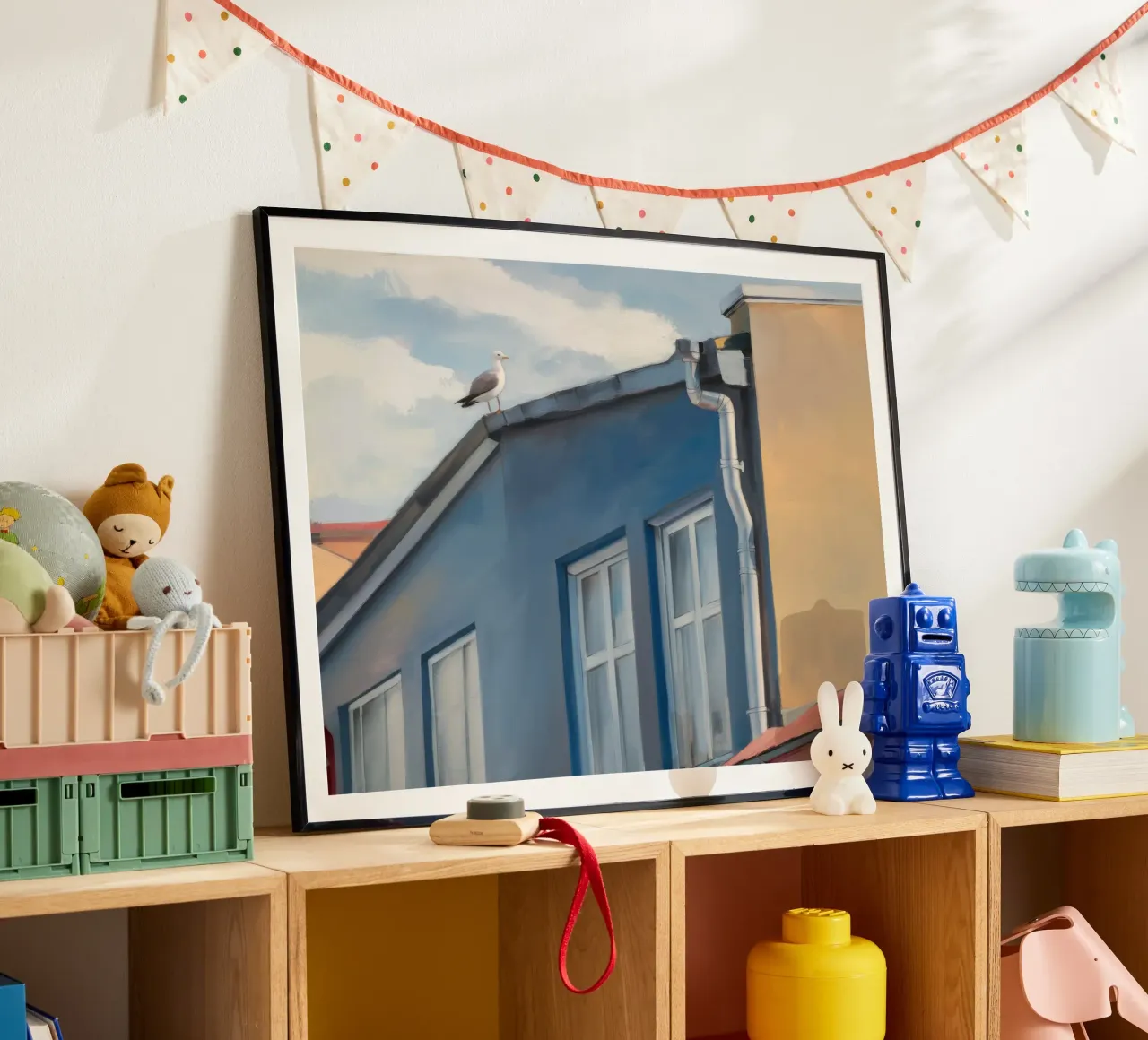 Contemplazione della parete cerulea poster con telaio in legno da Opal Strokes