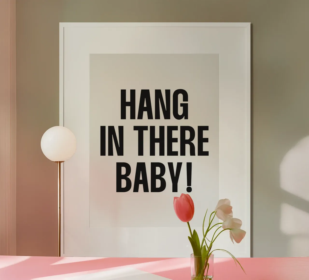 Hang In There Baby Zitat Poster mit Aluminium Rahmen von Paigaam Studio