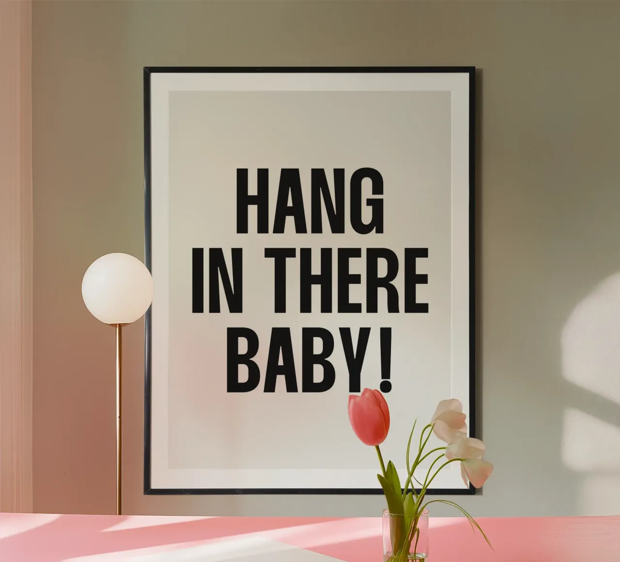 Hang In There Baby Zitat Poster mit Aluminium Rahmen von Paigaam Studio