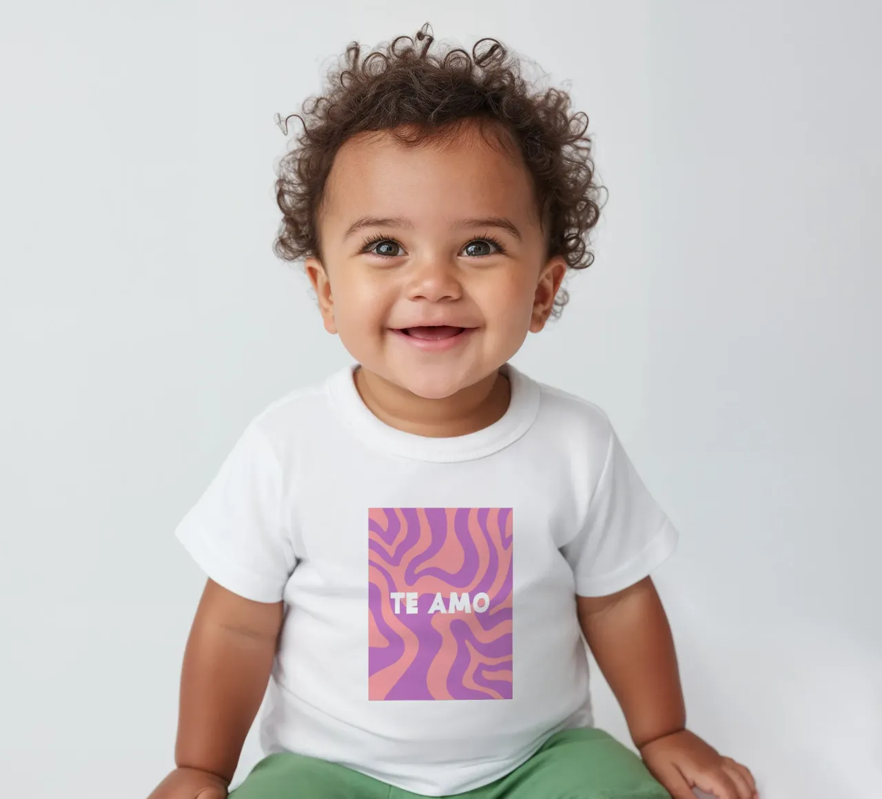 Te Amo Baby T-Shirt von MODERN NUANCE
