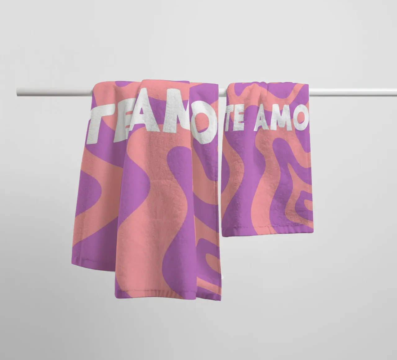 Te Amo asciugamano da bagno da MODERN NUANCE