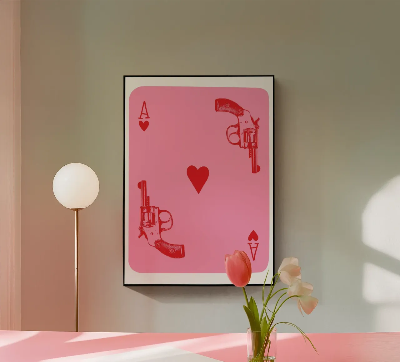 Ace of Hearts Pop Art con revolver vintage in rosa e rosso plexiglass da pdigitalprints