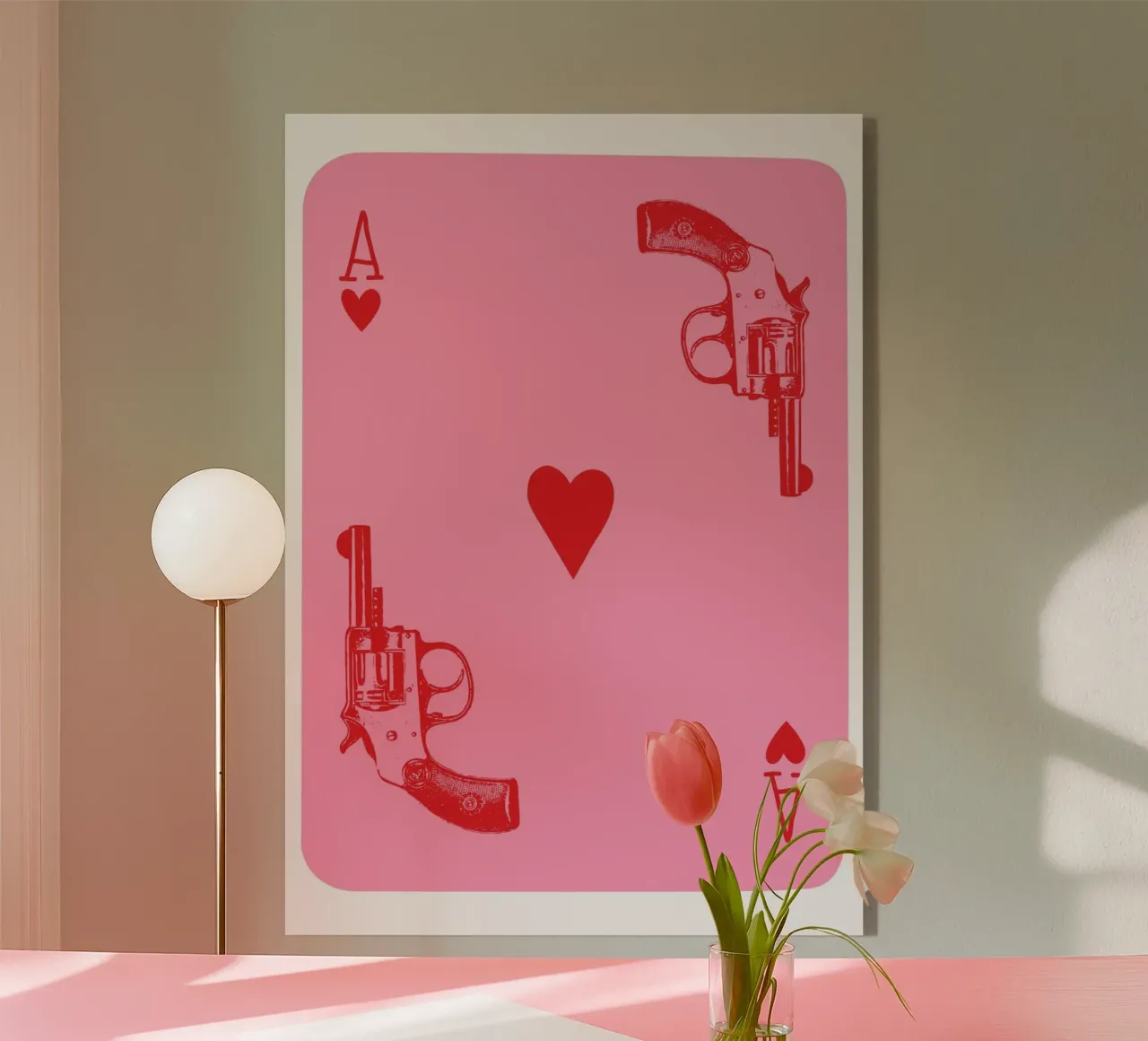 Ace of Hearts Pop Art con revolver vintage in rosa e rosso plexiglass da pdigitalprints