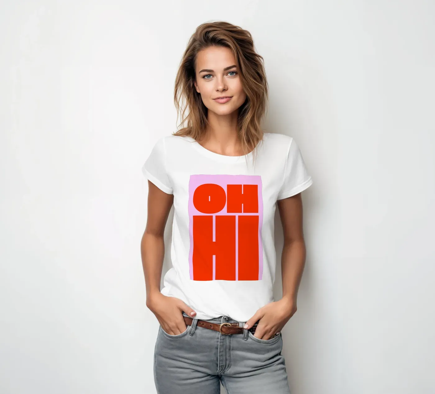 Kühnes Retro-Typografie-Kunstwerk mit "OH HI" in Rot auf Rosa Frauen T-Shirt von pdigitalprints