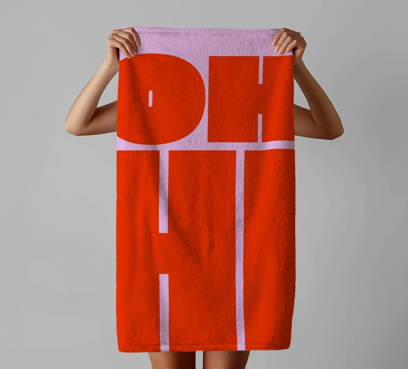 Kühnes Retro-Typografie-Kunstwerk mit "OH HI" in Rot auf Rosa Handtuch von pdigitalprints
