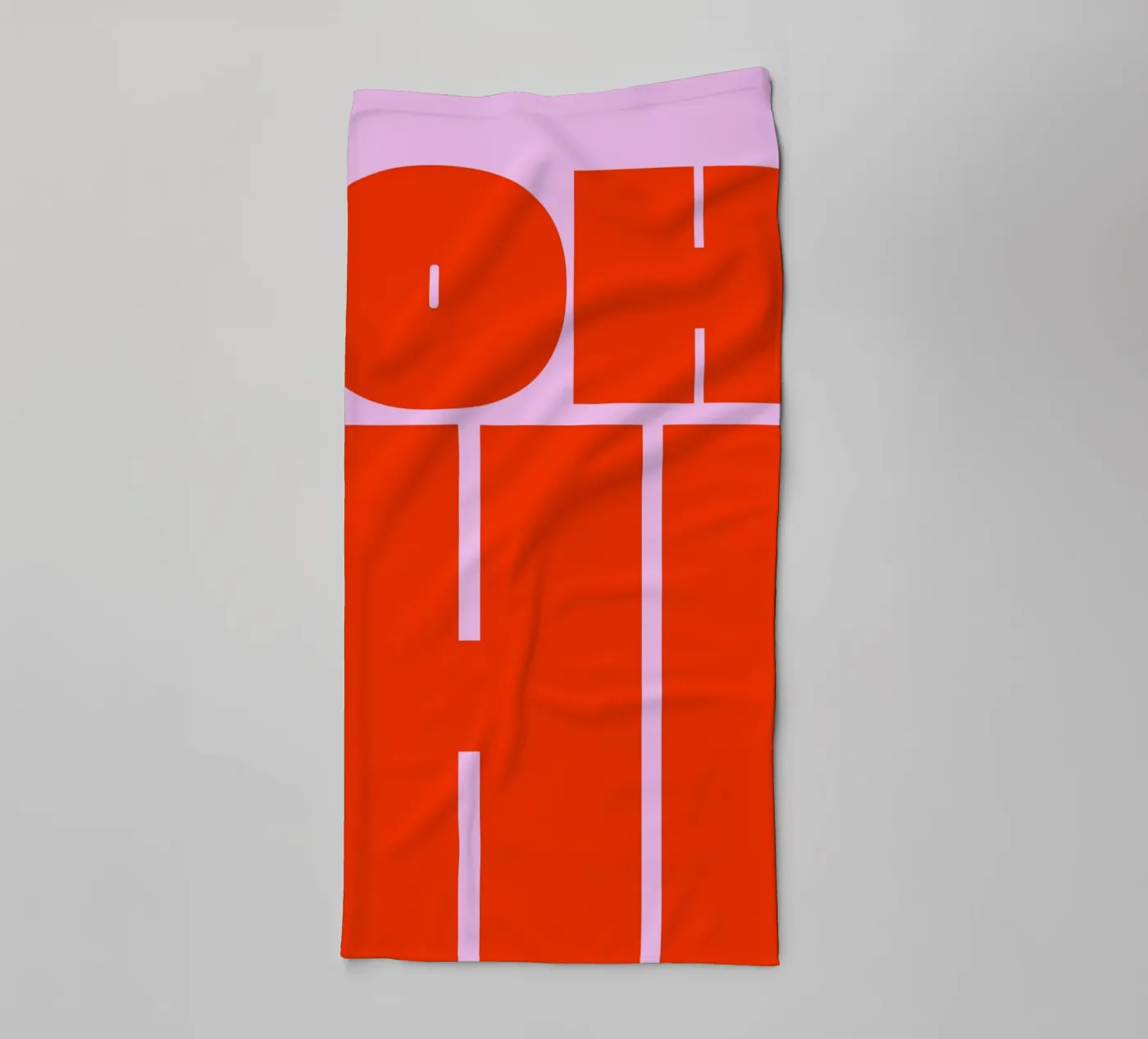 Kühnes Retro-Typografie-Kunstwerk mit "OH HI" in Rot auf Rosa Handtuch von pdigitalprints