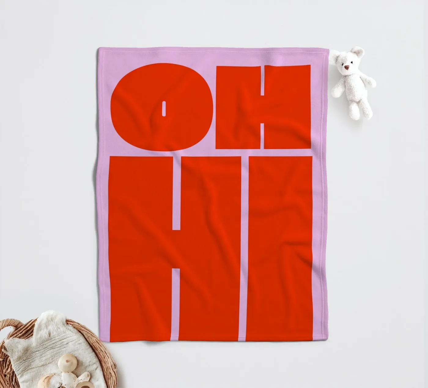 Kühnes Retro-Typografie-Kunstwerk mit "OH HI" in Rot auf Rosa Fleecedecke von pdigitalprints