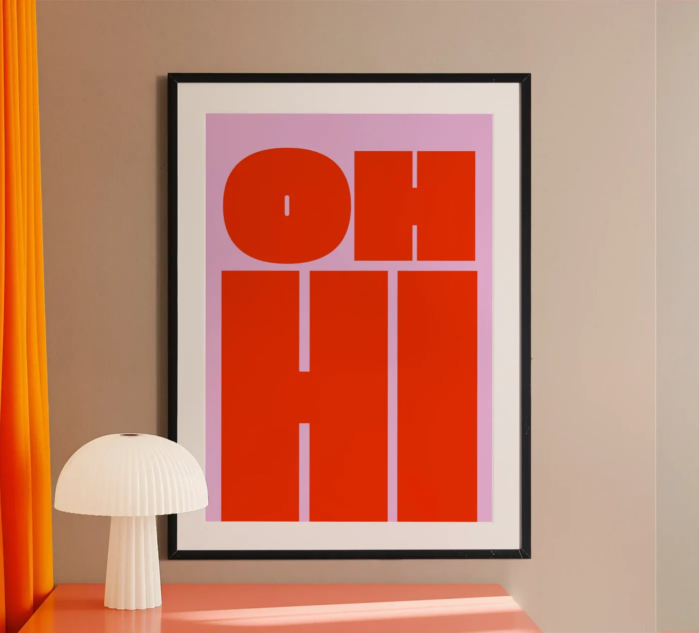 Kühnes Retro-Typografie-Kunstwerk mit "OH HI" in Rot auf Rosa Poster von pdigitalprints