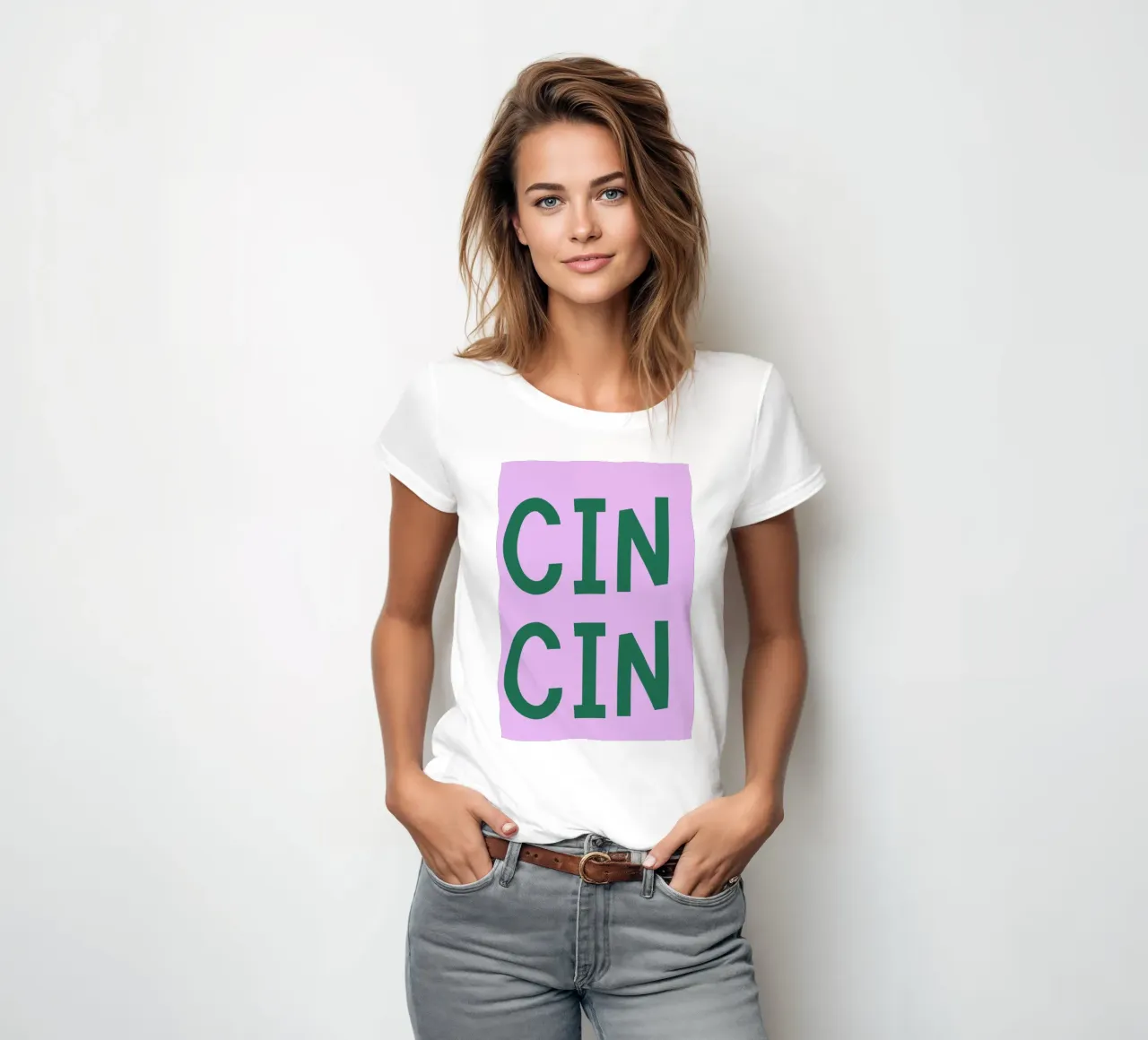 Poster per toast italiani Cin Cin - Testo giocoso verde su lilla t-shirt da donna da pdigitalprints