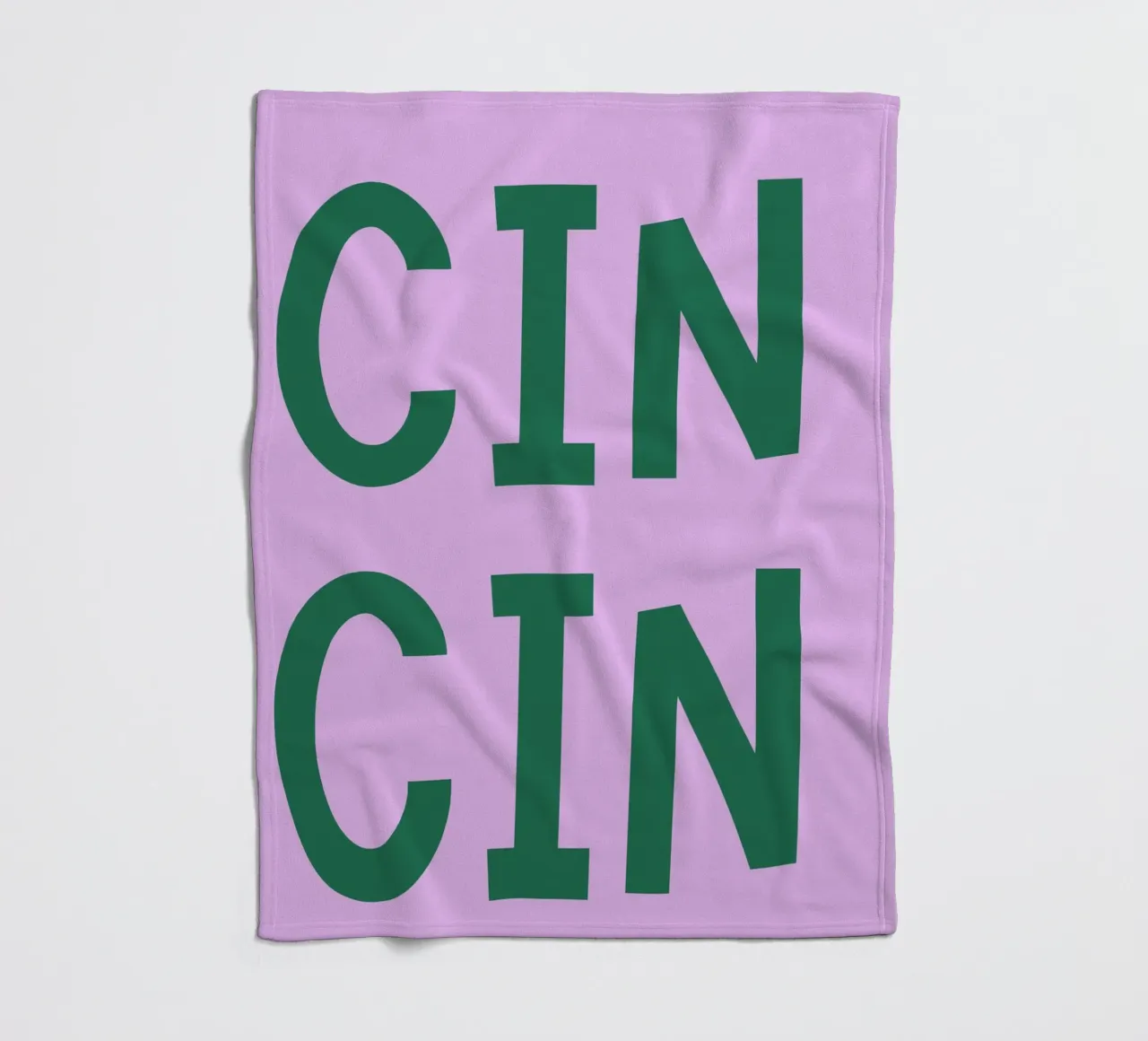 Cin Cin Italian Toast Poster - Verspielter grüner Text auf Flieder Fleecedecke von pdigitalprints
