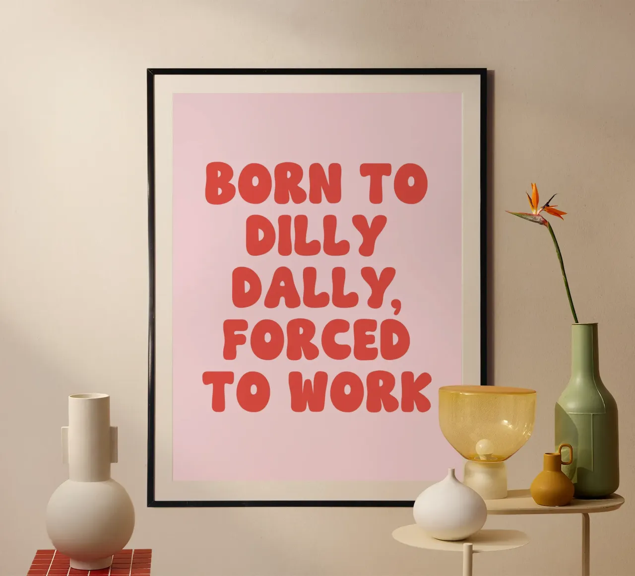 Geboren um zu trödeln, gezwungen um zu arbeiten Zitat (Pink Tone) Poster mit Holzrahmen von Paigaam Studio