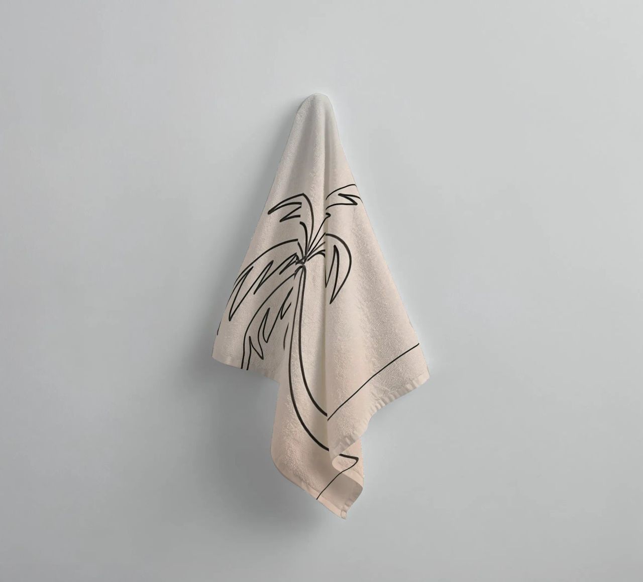 Lineare Zeichnung einer Palme vor einem Pastellhintergrund Handtuch von DesignDoodle