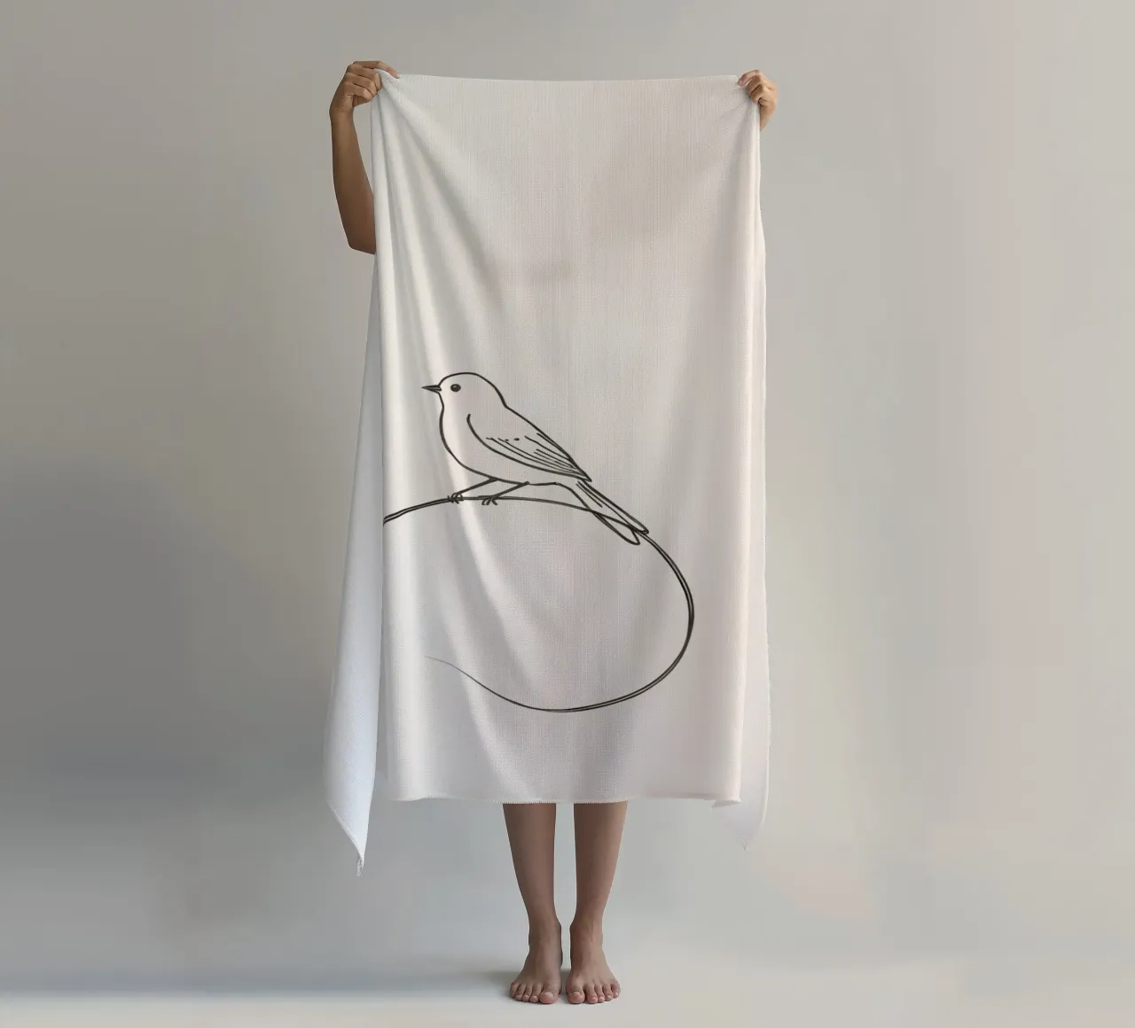 Uccello appollaiato su una linea delicata su uno sfondo chiaro telo mare da DesignDoodle