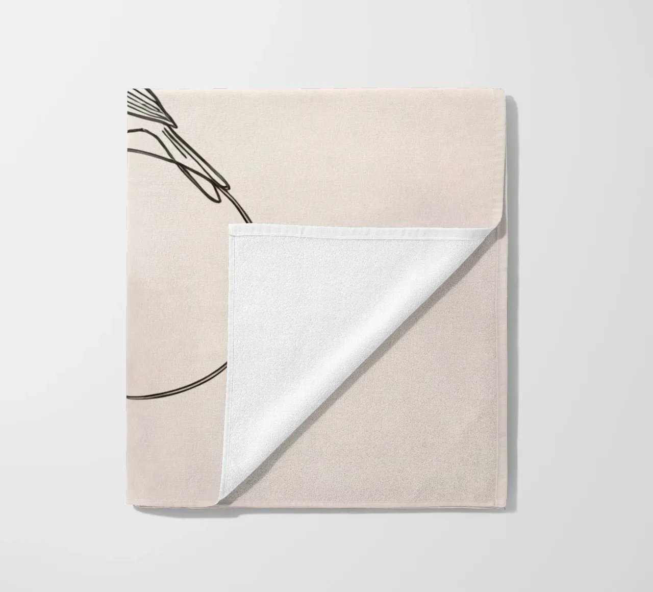 Uccello appollaiato su una linea delicata su uno sfondo chiaro telo mare da DesignDoodle