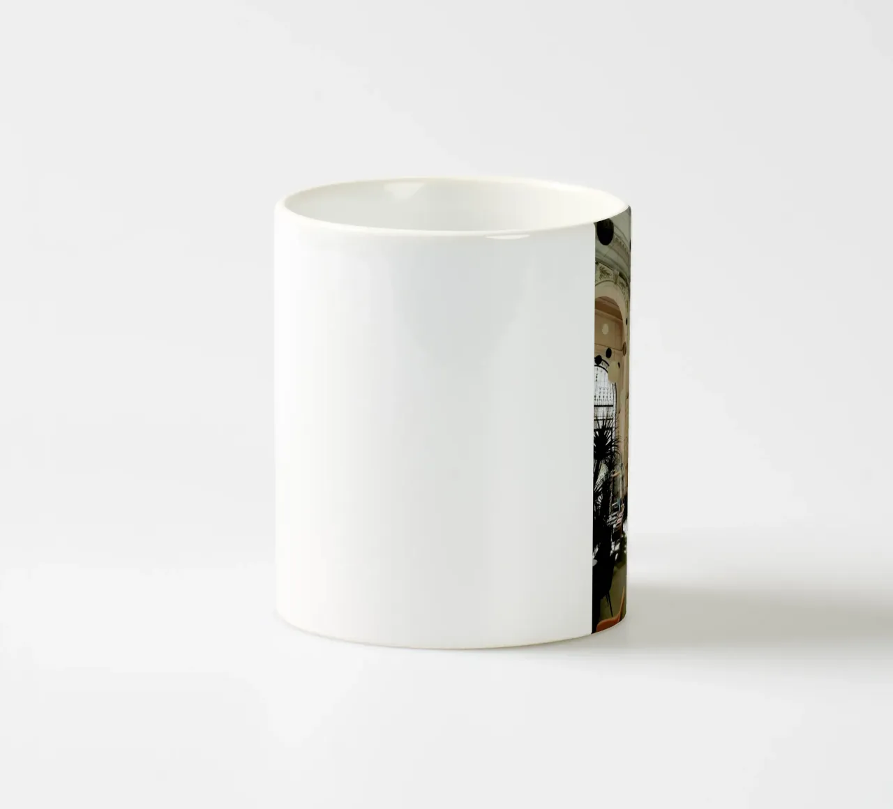 Cafe In Vintage Building tazza in ceramica da Sebastian Hilgetag