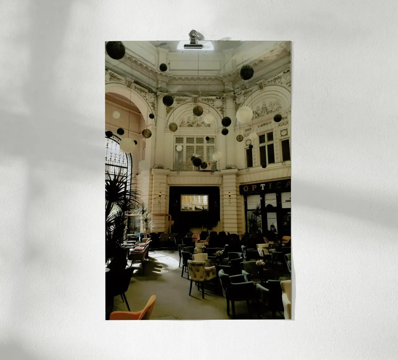 Cafe In Vintage Building carta hahnemühle da Sebastian Hilgetag