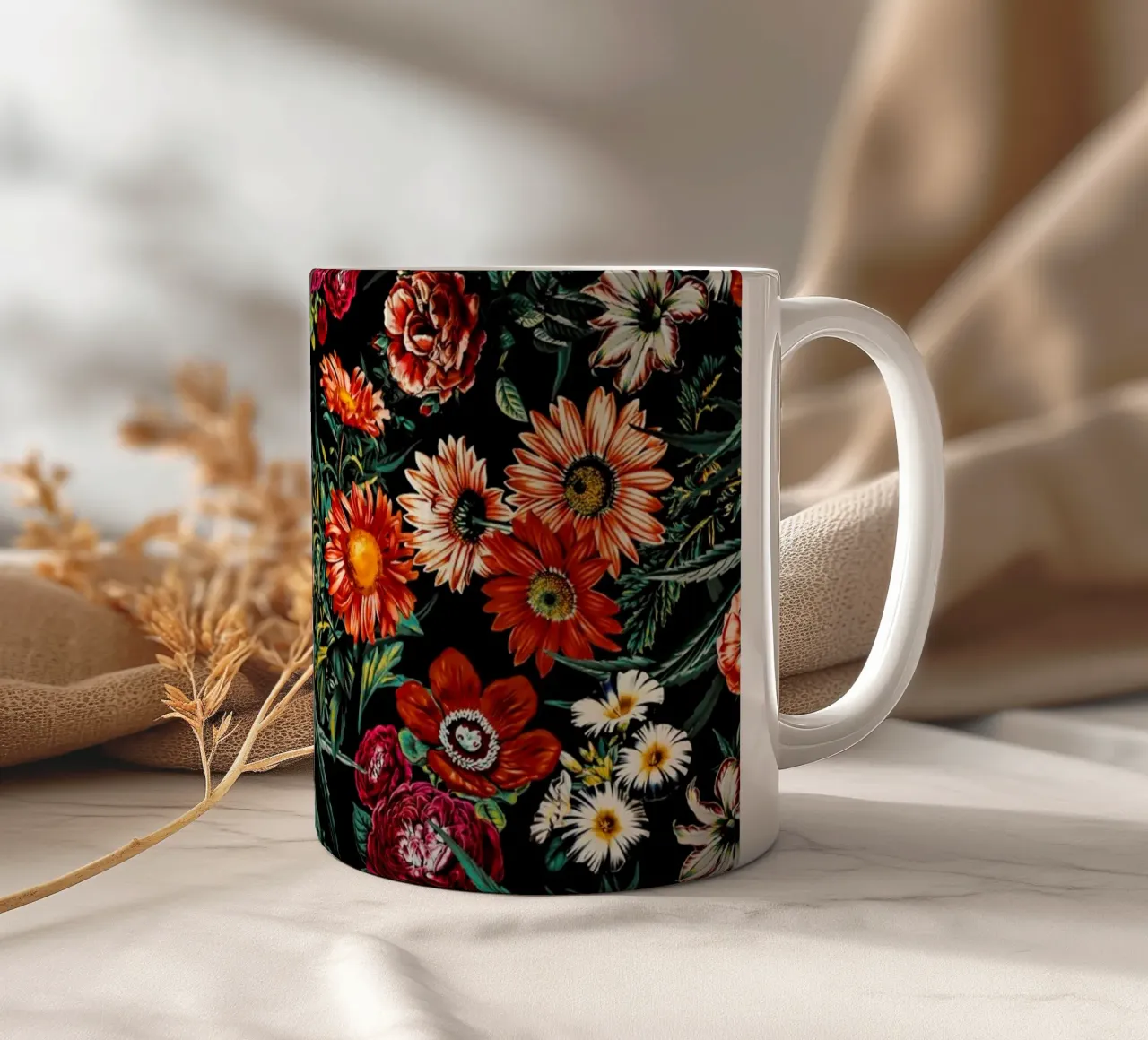 Marijuana and Floral Pattern tazza in ceramica da burcukorkmazyurek