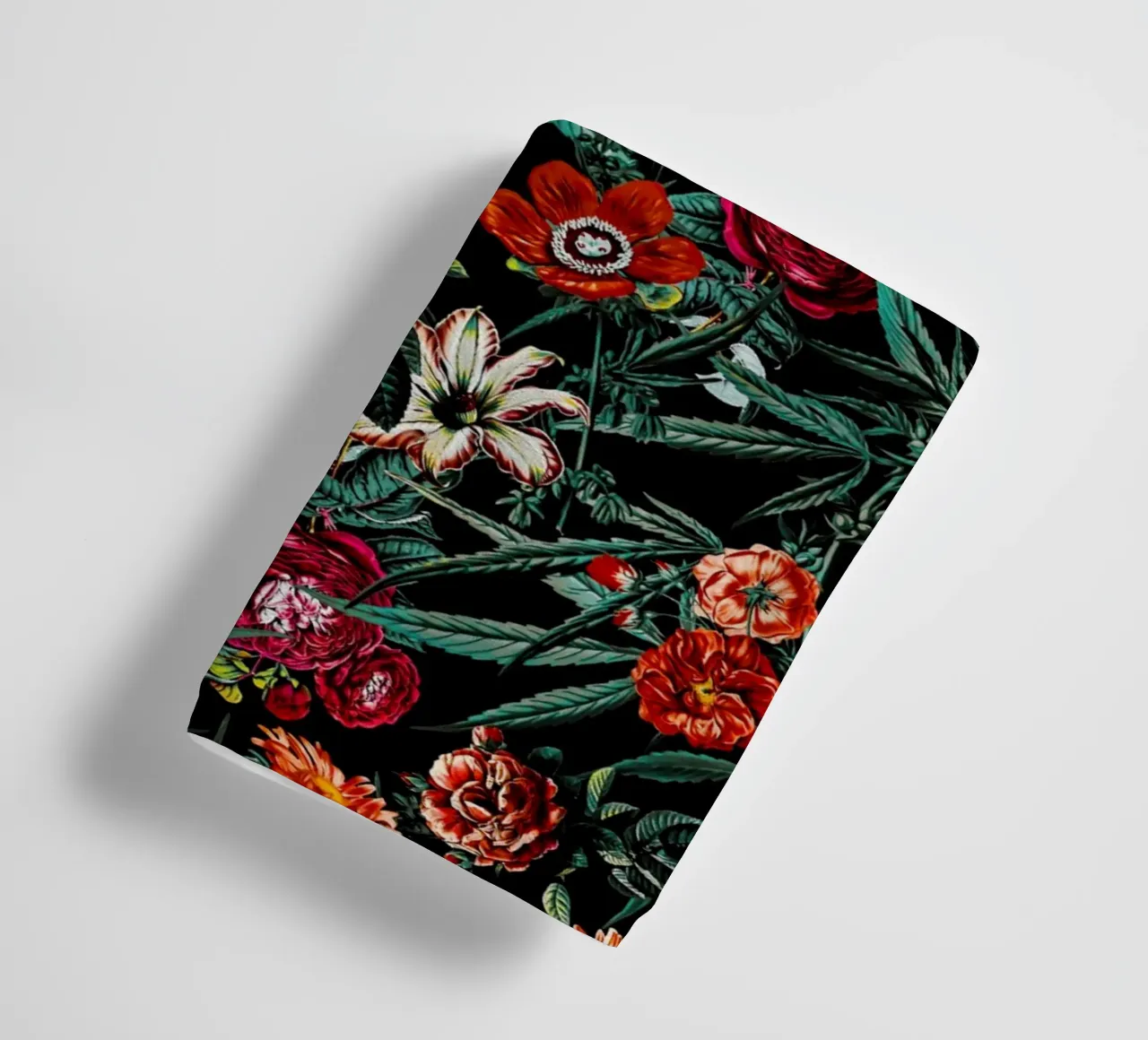 Marijuana and Floral Pattern asciugamano da bagno da burcukorkmazyurek